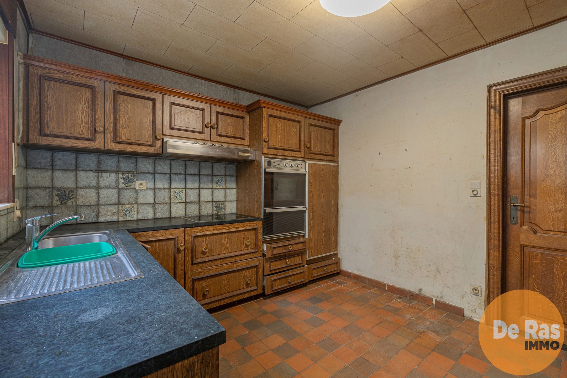 HILLEGEM - Te renoveren woning op een unieke locatie foto 14