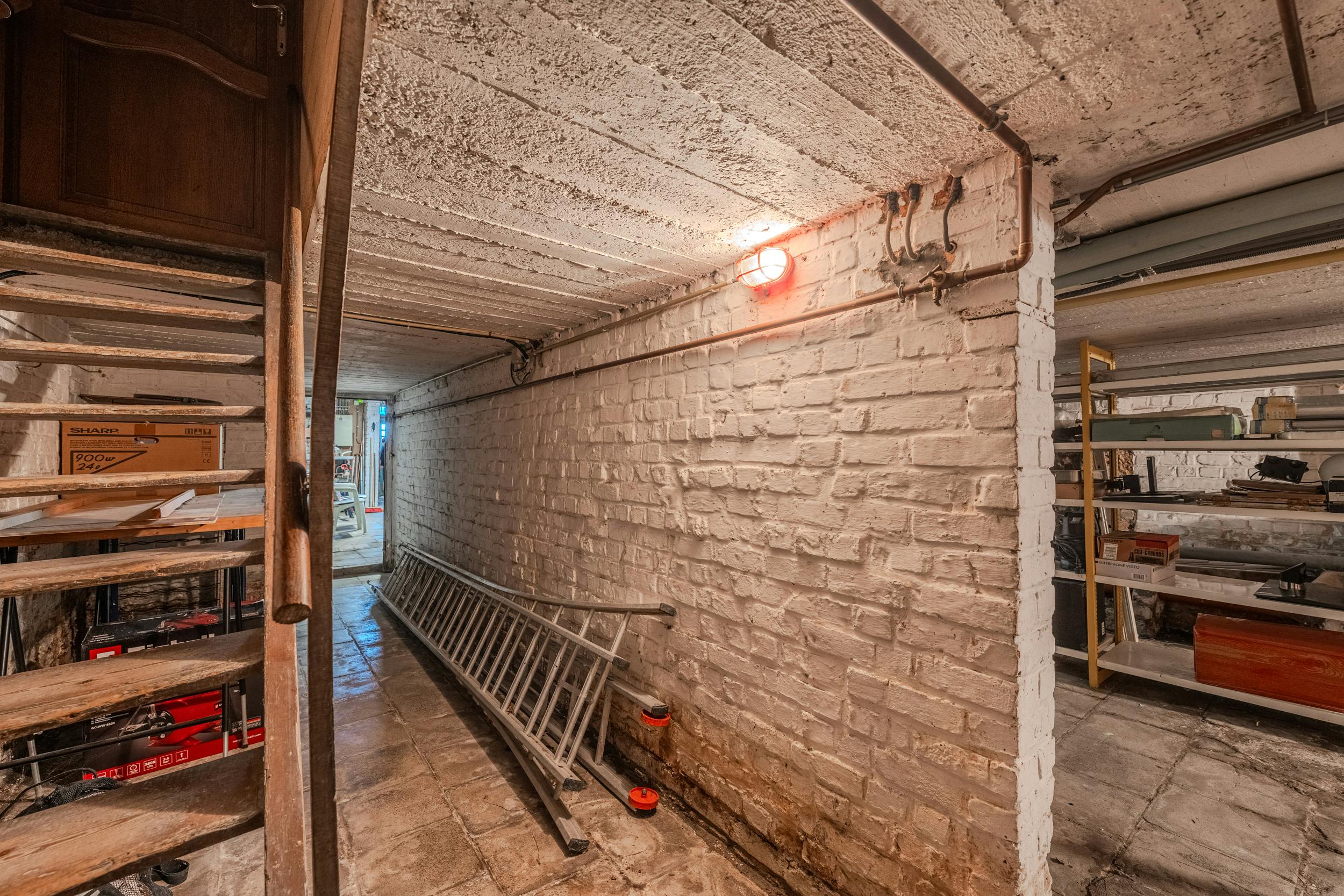 Te renoveren woning met 3 slaapkamers te koop! foto 20