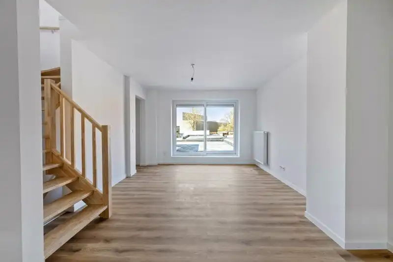 Volledig gerenoveerd, 1 slaapkamer appartement  met terras en parkeerplaats TE KOOP in Beveren-Leie! foto 8