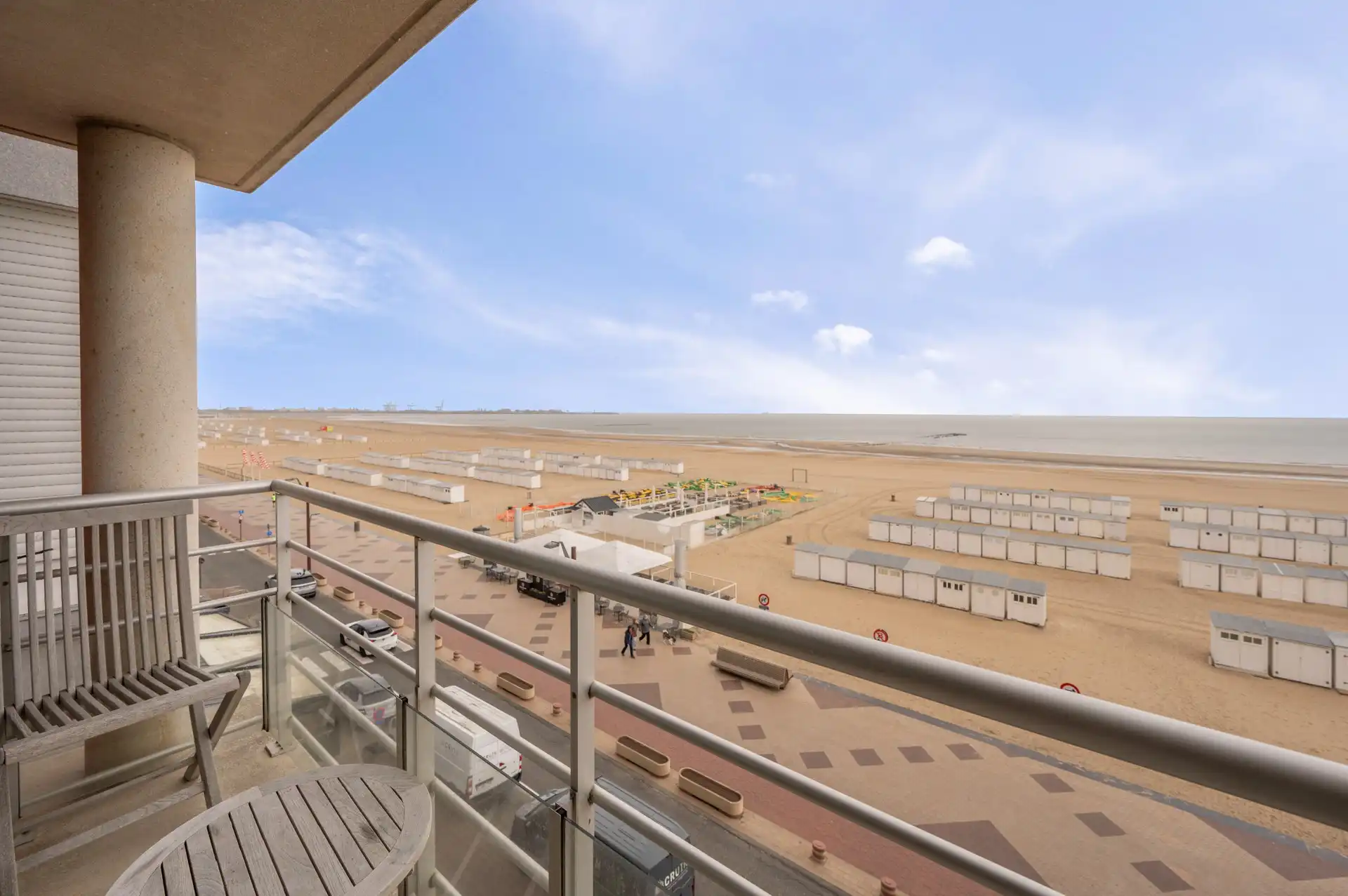 Gemeubeld - appartement op een ideale verdieping met frontaal zeezicht aan het Albertstrand! foto {{pictureIndex}}