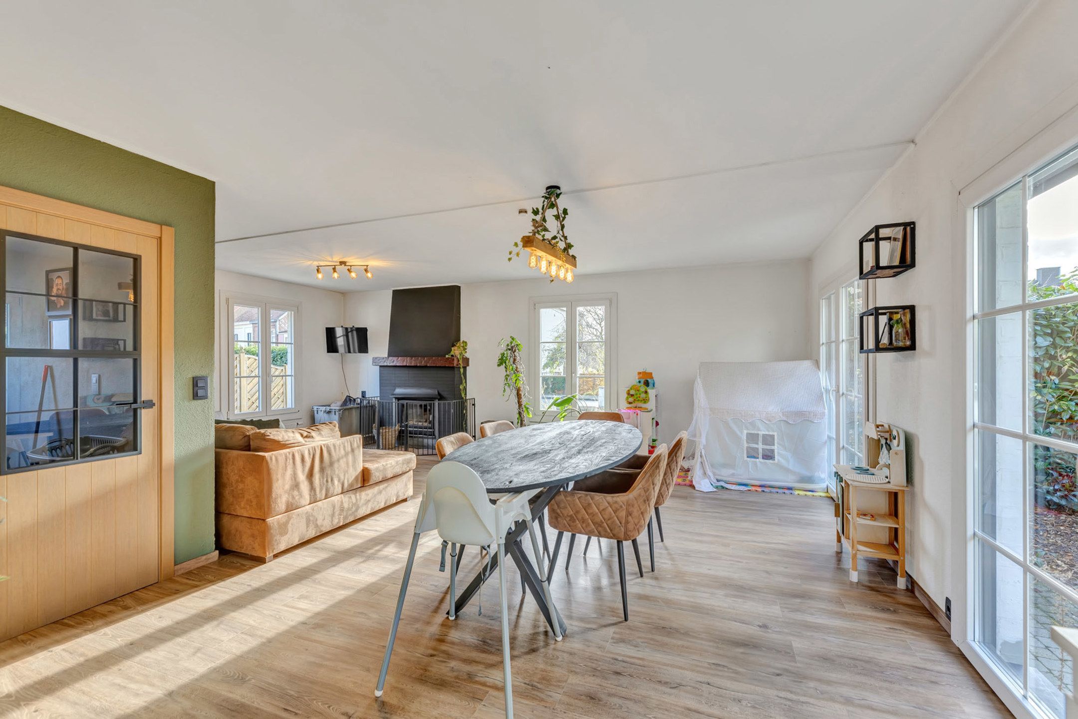 Gezellige woning met ruime tuin foto 4