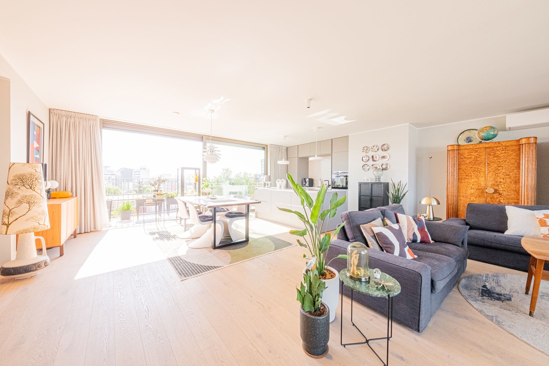 Penthouse met sublieme lichtinval 2 terrassen in Antwerpen foto {{pictureIndex}}
