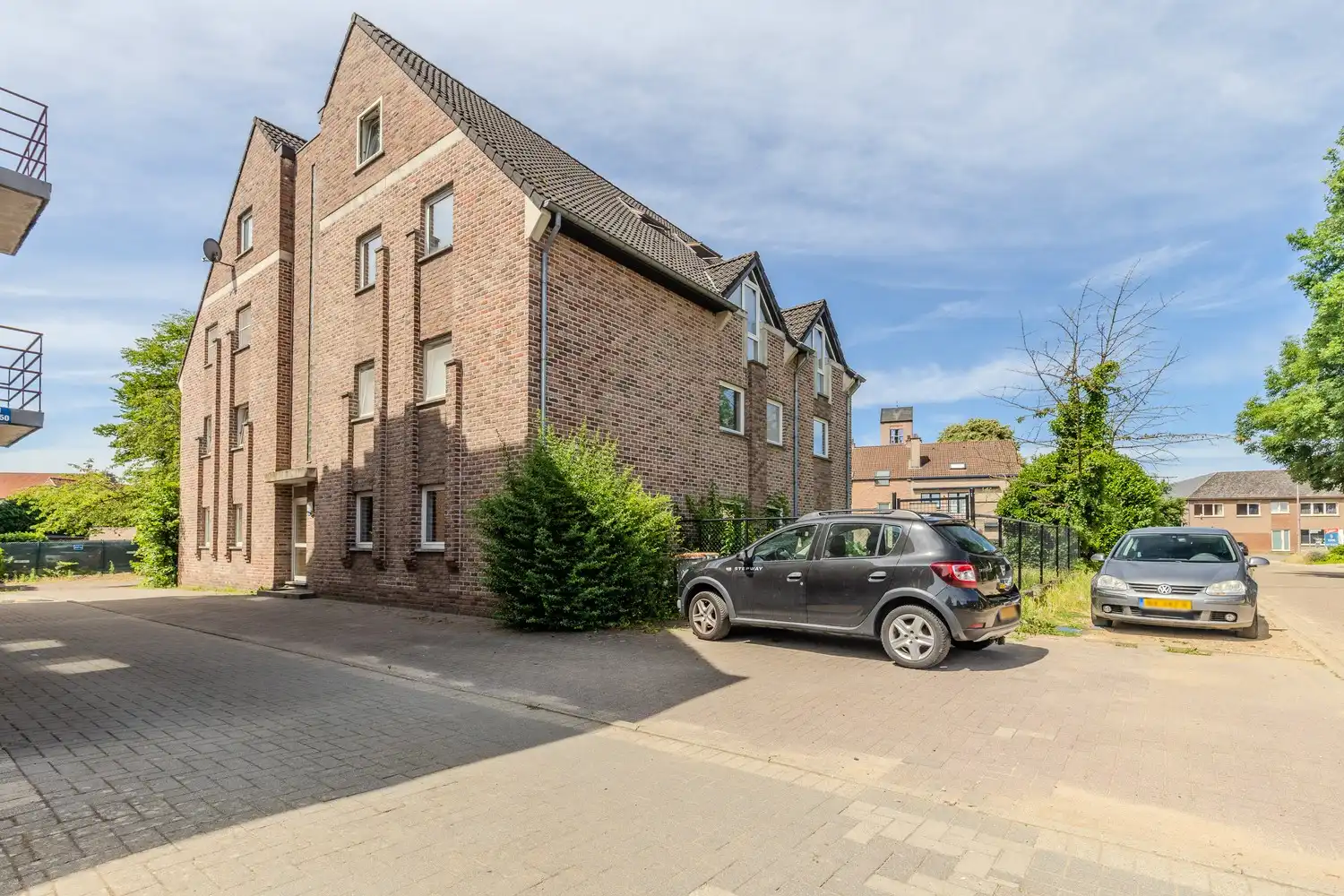 Instapklaar appartement met twee slaapkamers en ruime ondergrondse parking in Smeermaas, Lanaken. foto 28