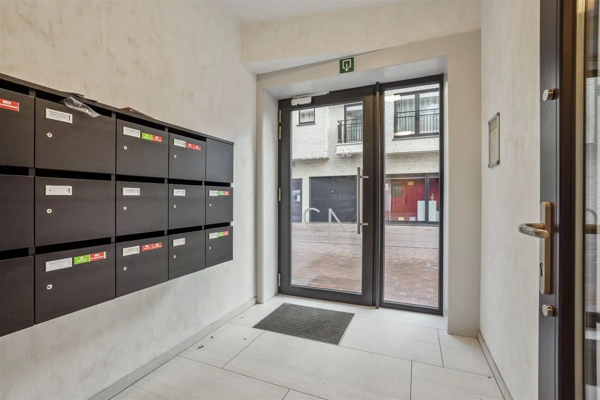 INSTAPKLAAR / RECENT GEBOUW  foto 36