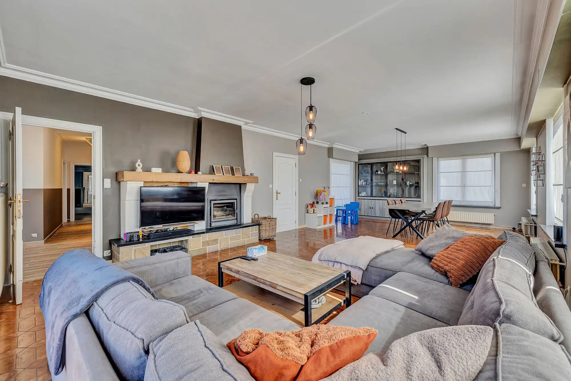 Ruime gezinswoning met 4 slaapkamers foto 4