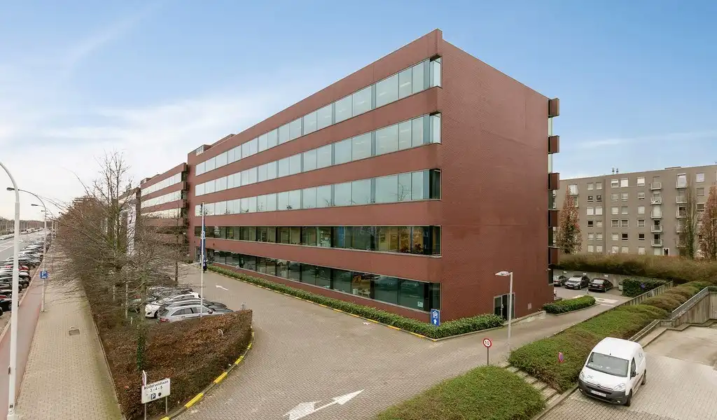 Gelijkvloers kantoor te huur in The Sage in Berchem foto {{pictureIndex}}
