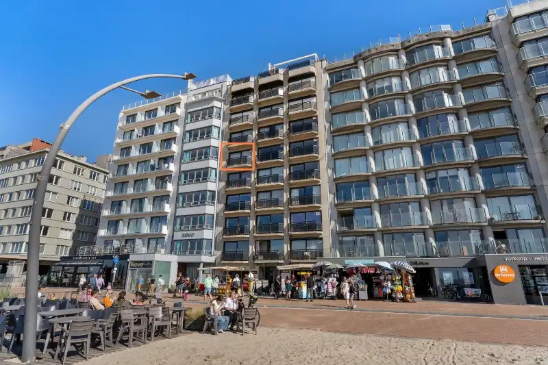 APPARTEMENT MET DRIE SLAAPKAMERS MET FRONTAAL ZEEZICHT GELEGEN TUSSEN DE ESPLANADE EN DE ZEELAAN foto 5