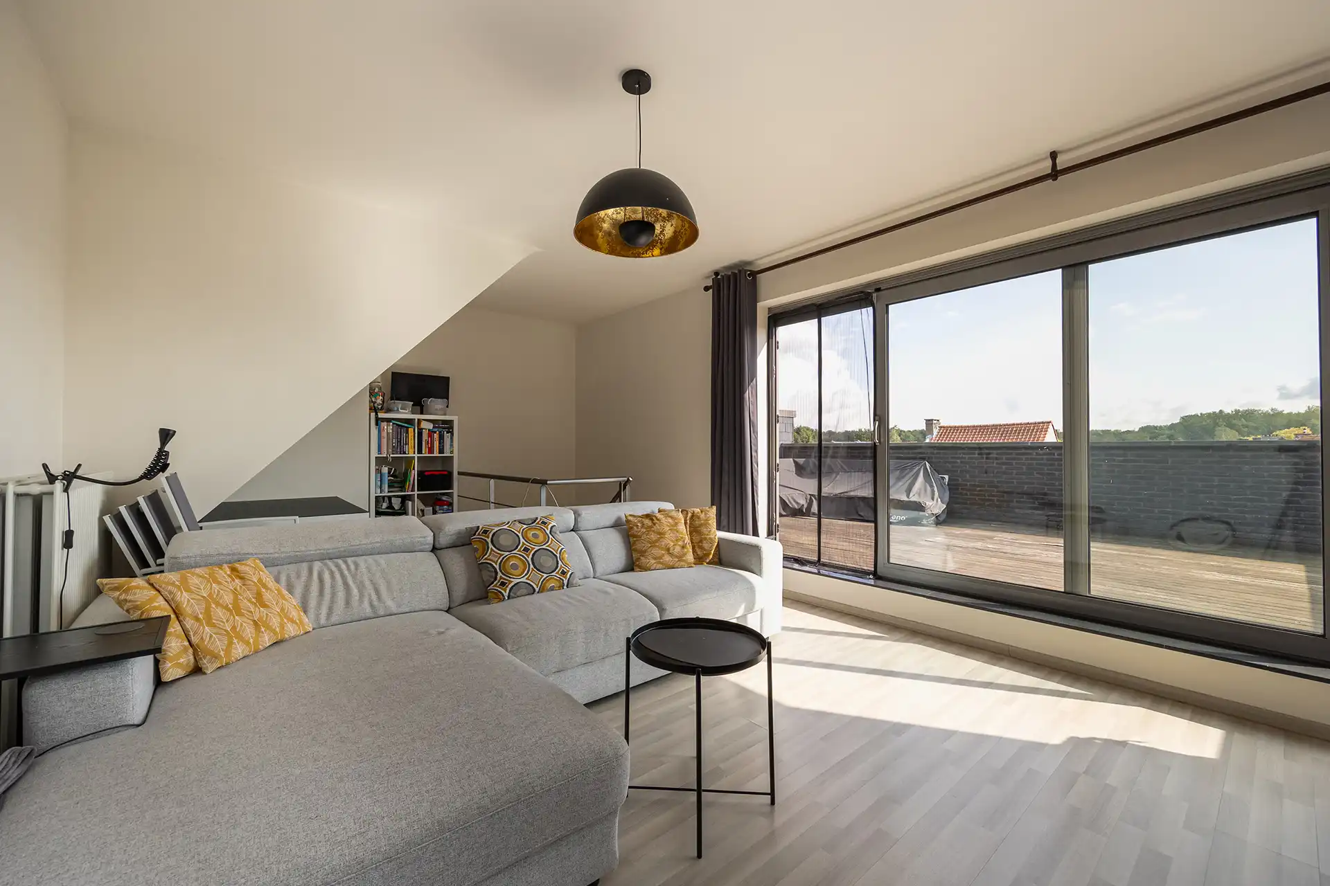 Duplexapp. met terras,  2slp + garagebox te huur in Merksem foto 14