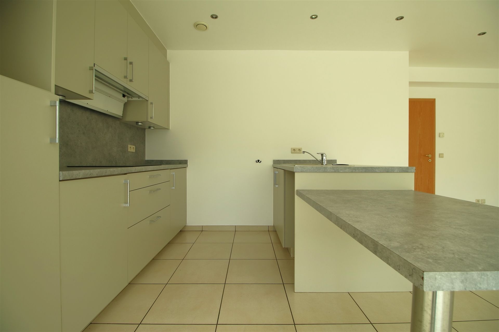 Woning met 4-5 slpk, tuin en garage foto 9