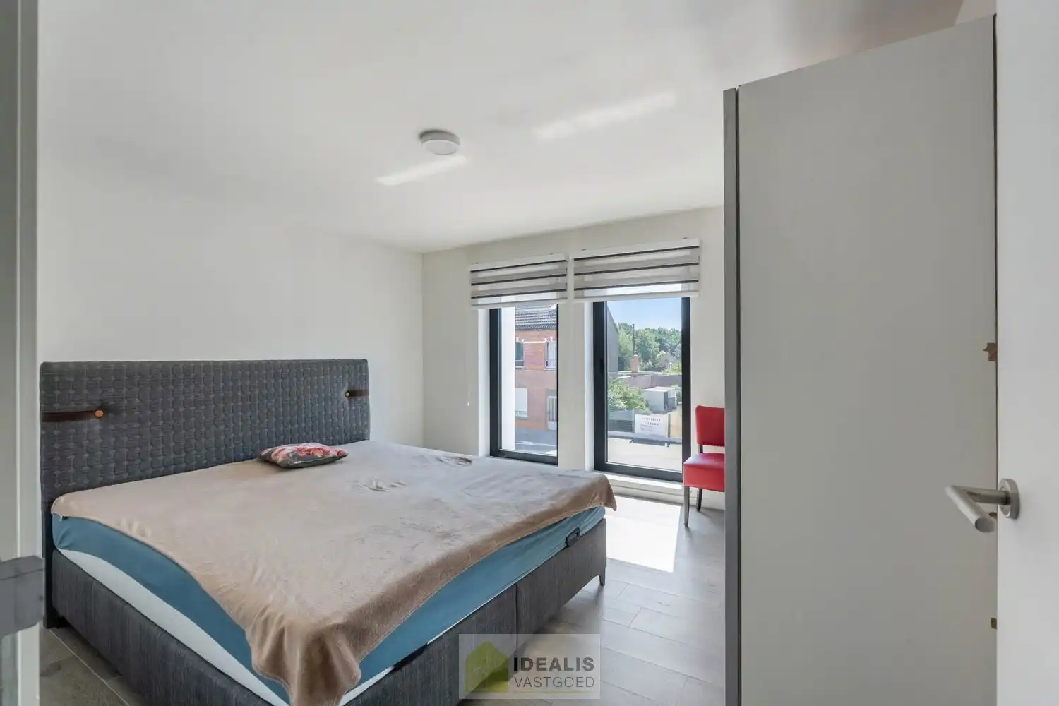 IDEALIS VASTGOED – AANGENAME INSTAPKLARE ÉÉNGEZINSWONING NABIJ HET CENTRUM VAN HEPPEN (LEOPOLDSBURG)! De woning omvat 141m² netto bewoonbare oppervlakte met een fijne leefruimte, 3 slaapkamers, eetkamer, dressing en badkamer!! Zeer geschikt voor kandidaten op zoek naar een instapklare woning met een vlotte bereikbaarheid van woonkernen als Heppen, Leopoldsburg, Beringen en Ham, tevens een vlotte verbinding naar autosnelweg E314! foto 15