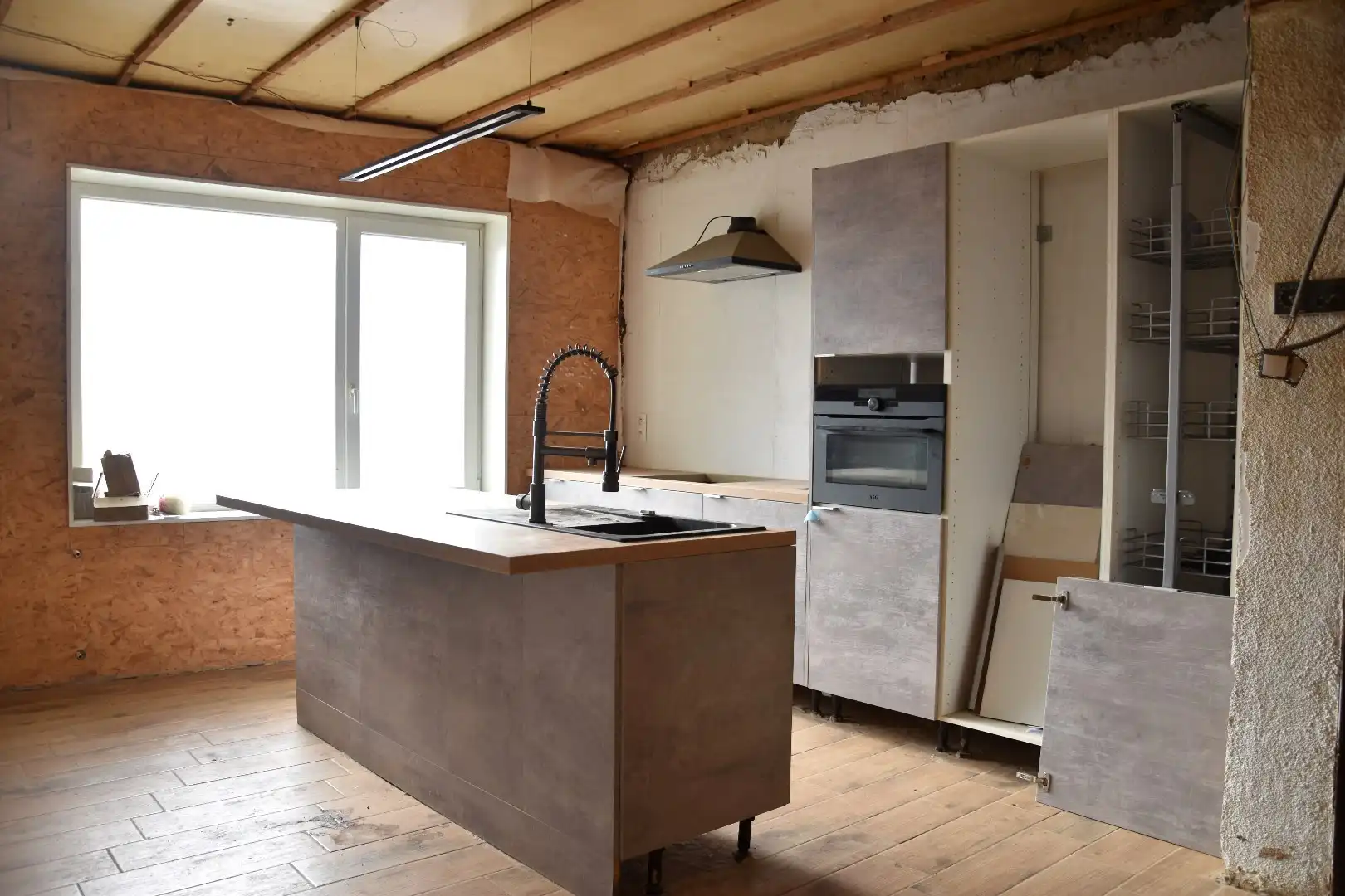Te renoveren eigendom met héél veel potentieel in Bellegem-centrum foto 2