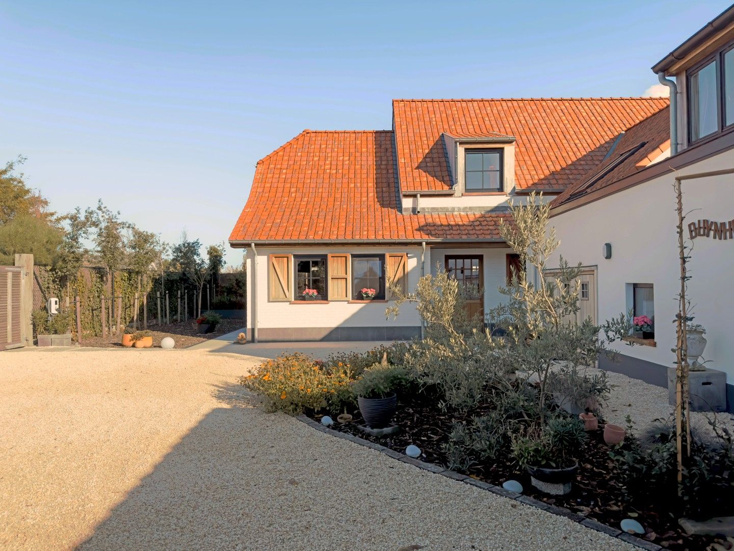 Alleenstaande woning, rustig gelegen in een residentiële omgeving, vlakbij het centrum van Knokke. foto 3