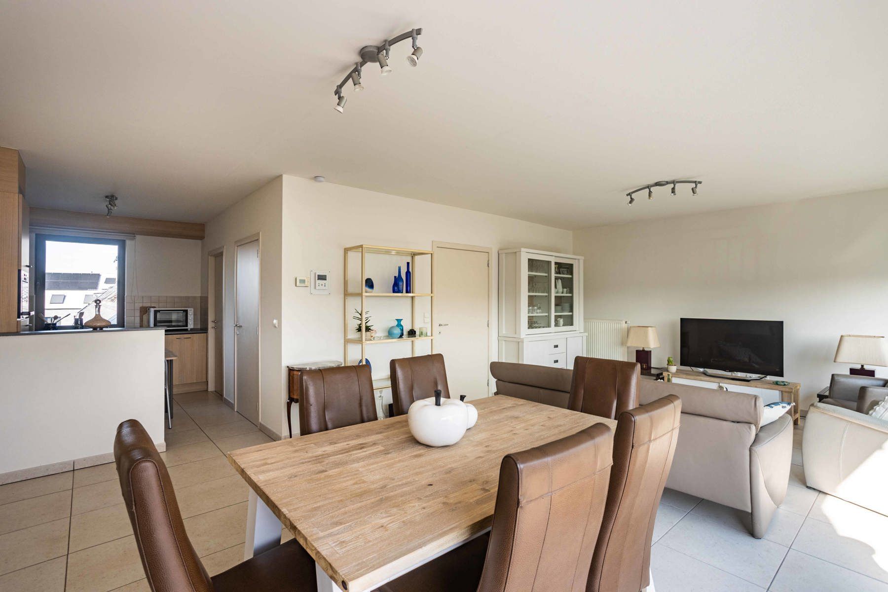 Appartement met ruim terras en autostaanplaats op toplocatie foto 6