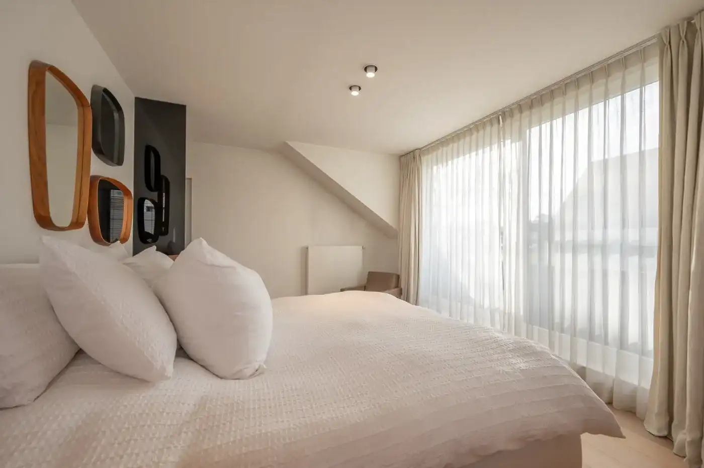Lichtrijke bel-etage woning nabij van het Oosthoekplein in Het Zoute foto 12