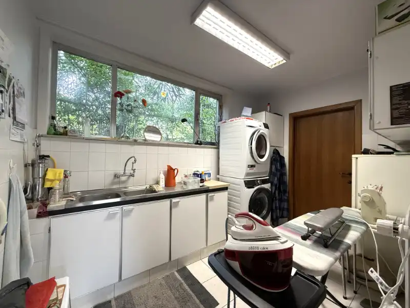 Ruime woning met kantoor en prachtige tuin op toplocatie foto 9