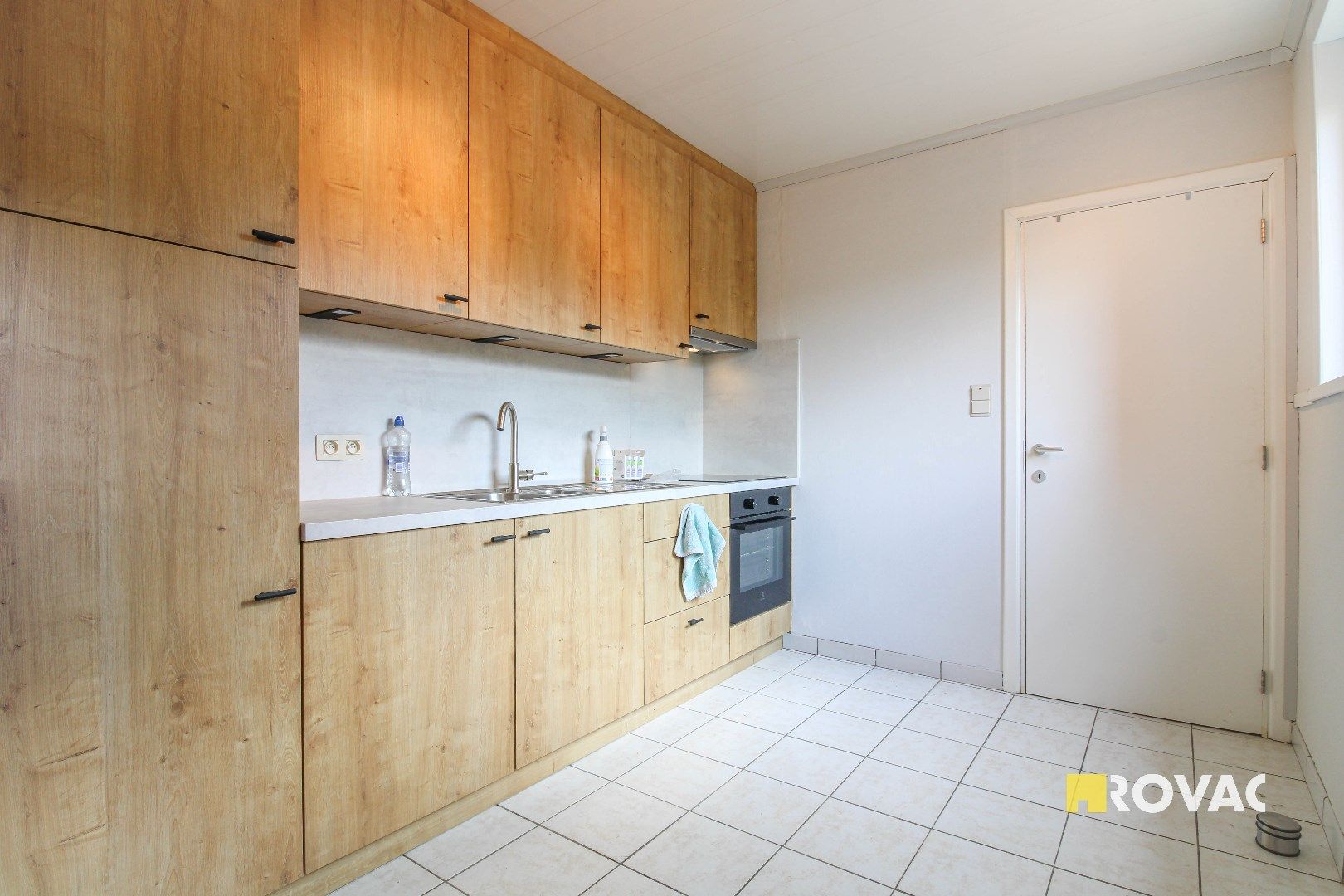 Landelijk gelegen alleenstaande woning met weide! foto 5