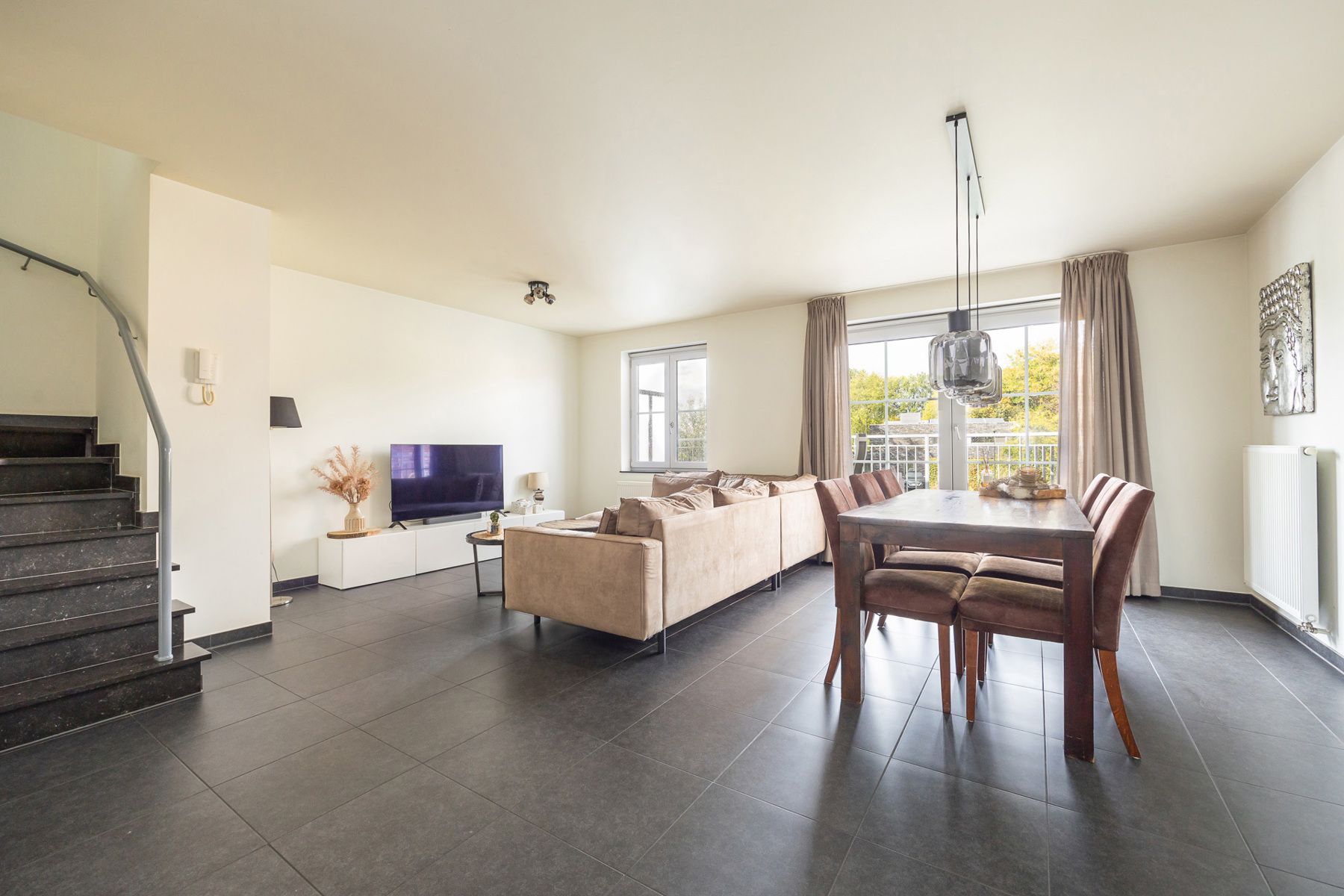 Ruim duplex-appartement (144m²) met 3 slaapkamers, 2 badkamers, 2 terrassen, zolderberging en autostaanplaats. foto 8