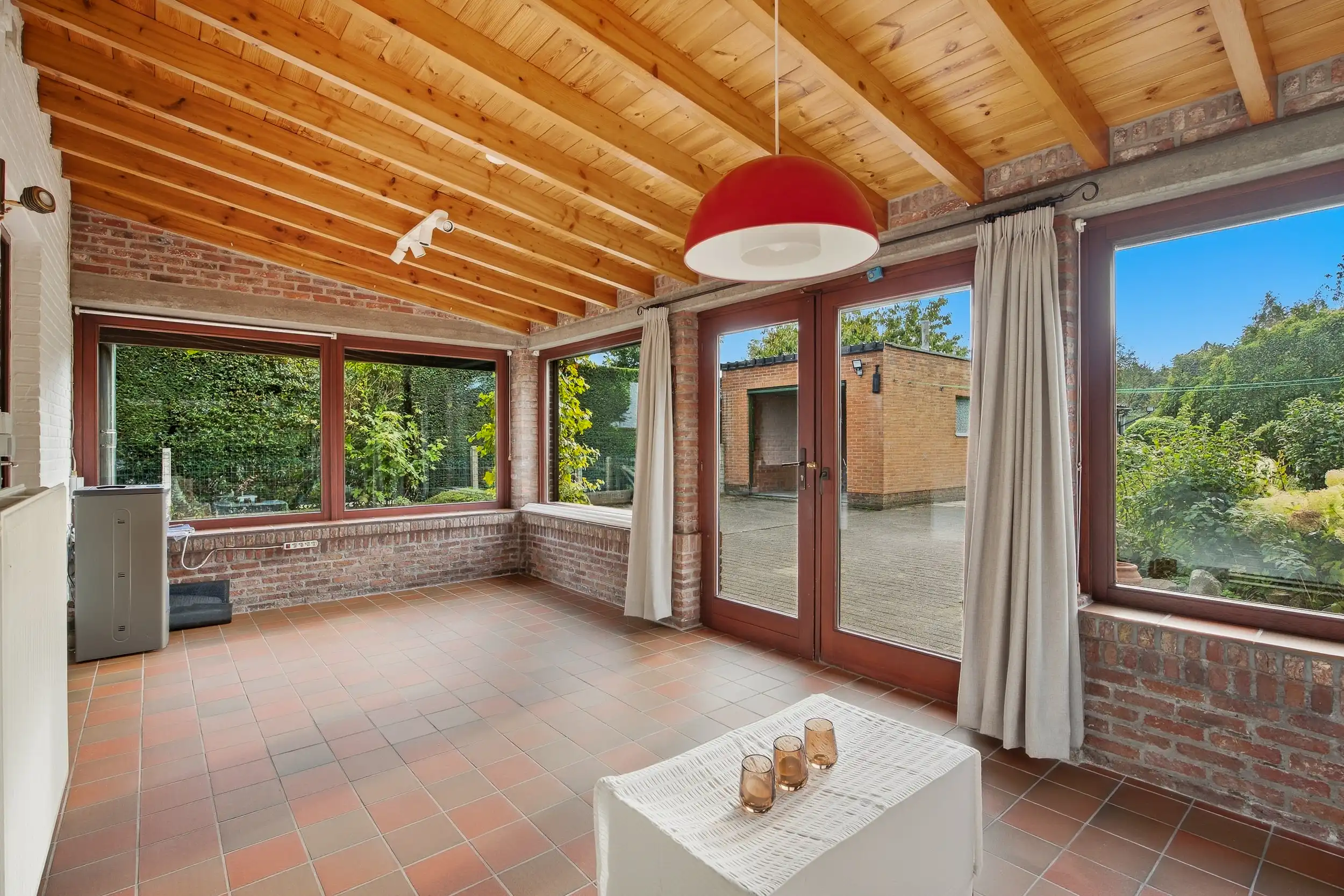 Ruime gezinshuis met garage in het groen foto 8
