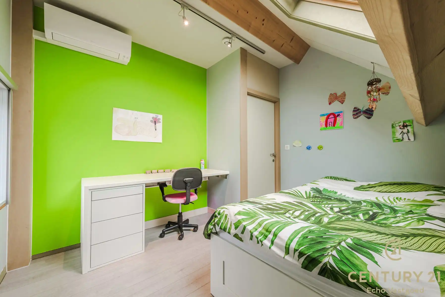 Verrassend ruime, onderhouden woning met zwembad en bijhuis. foto 21