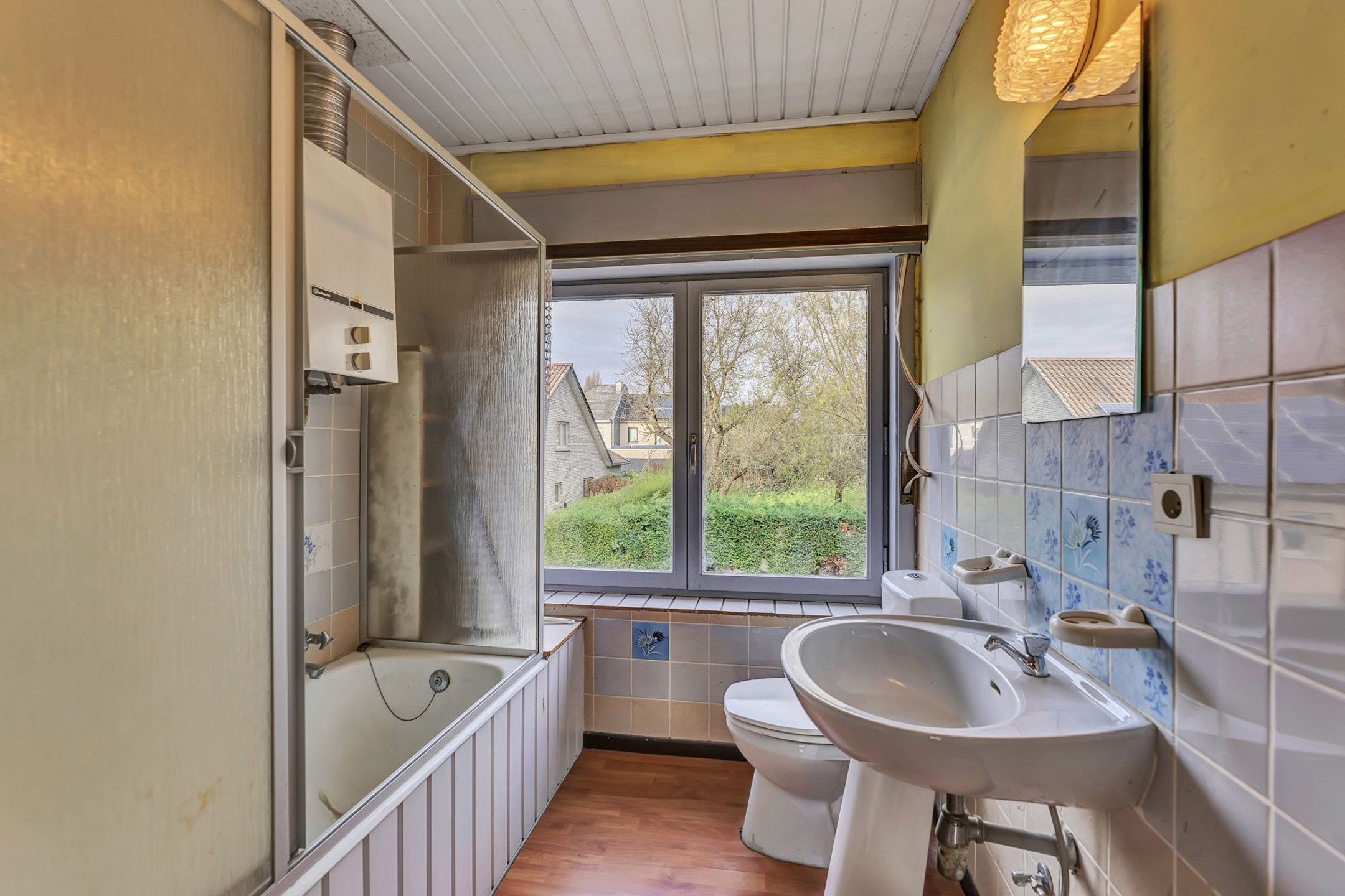 Ruime te renoveren woning op toplocatie foto 19