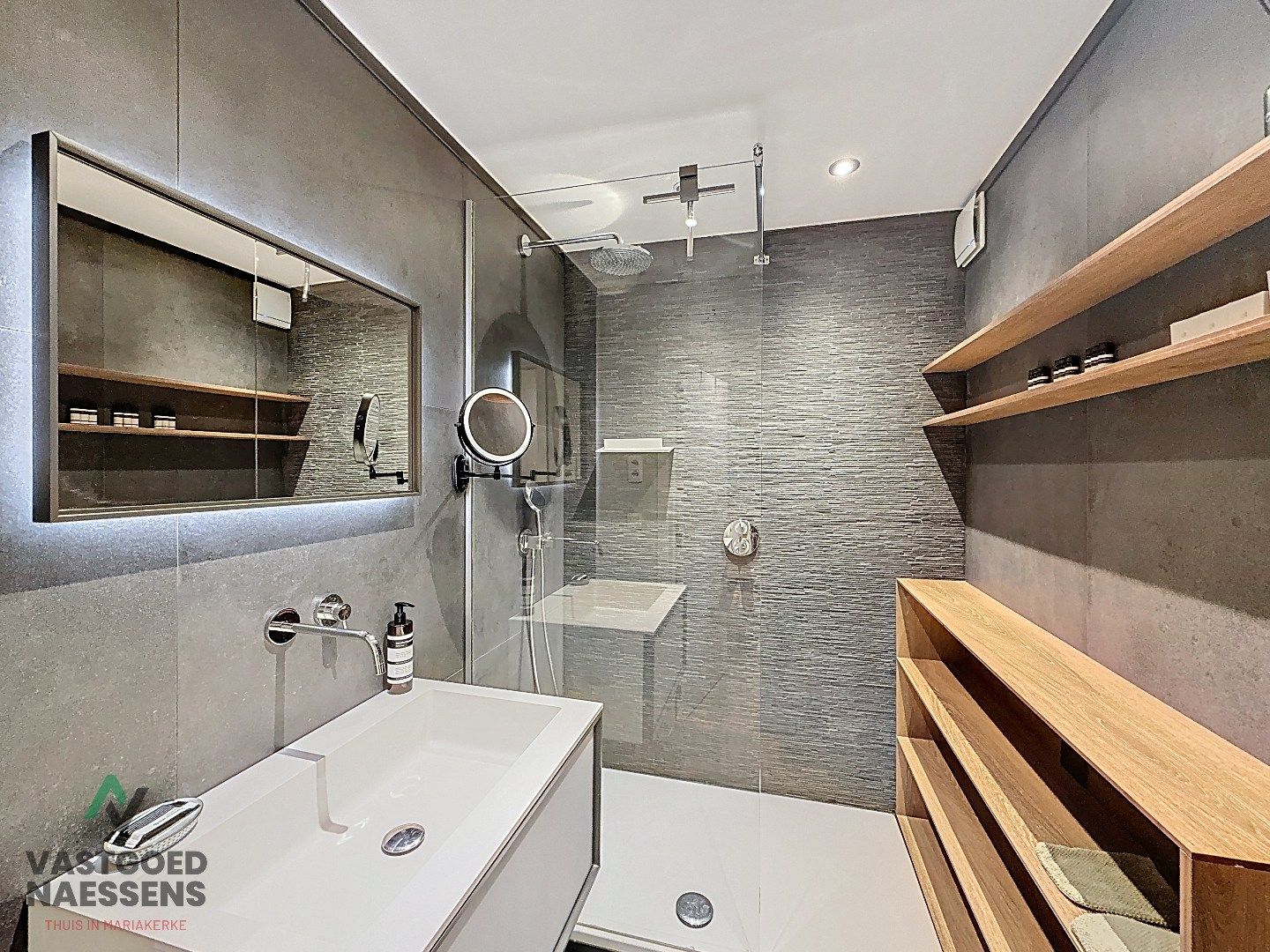 GEMEUBELD 2 SLPK APP MET ZICHT OP ZEE foto 8