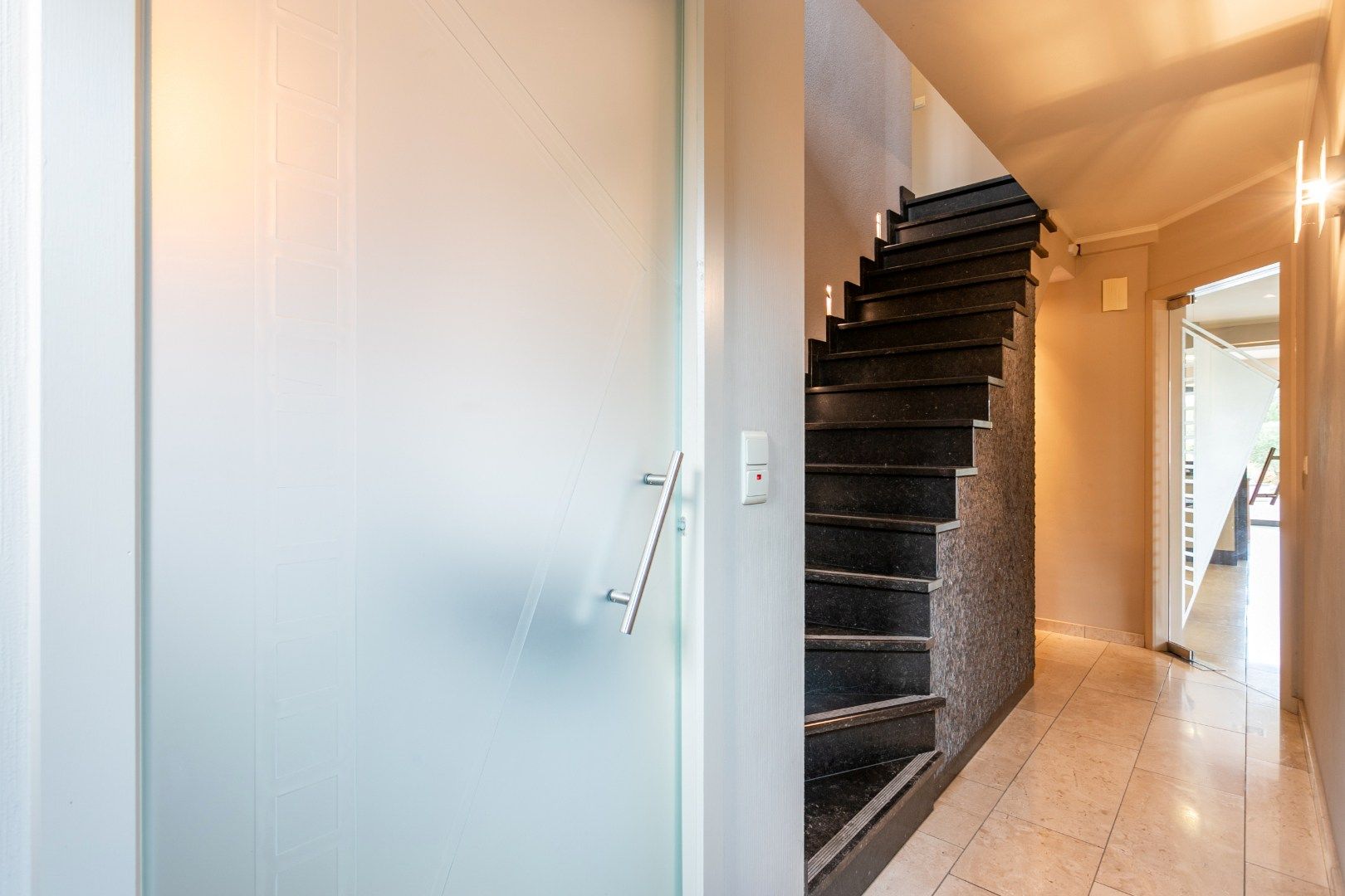 Instapklare woning met 3 slpk, garage en tuin te Pajottegem foto 4