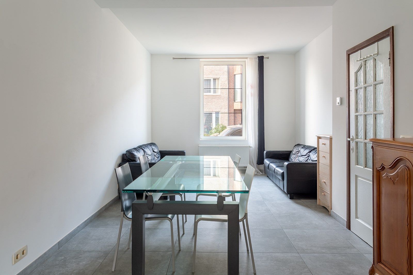 Gerenoveerde woning met 4 slaapkamers foto 4