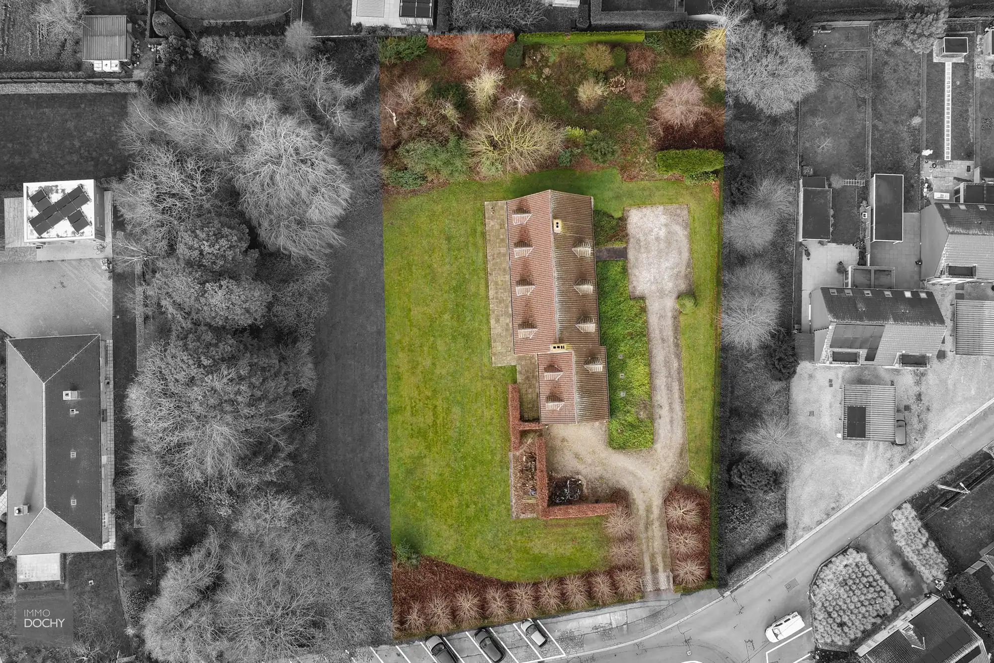 Ruime te renoveren villa op ca. 2.800m² foto 4