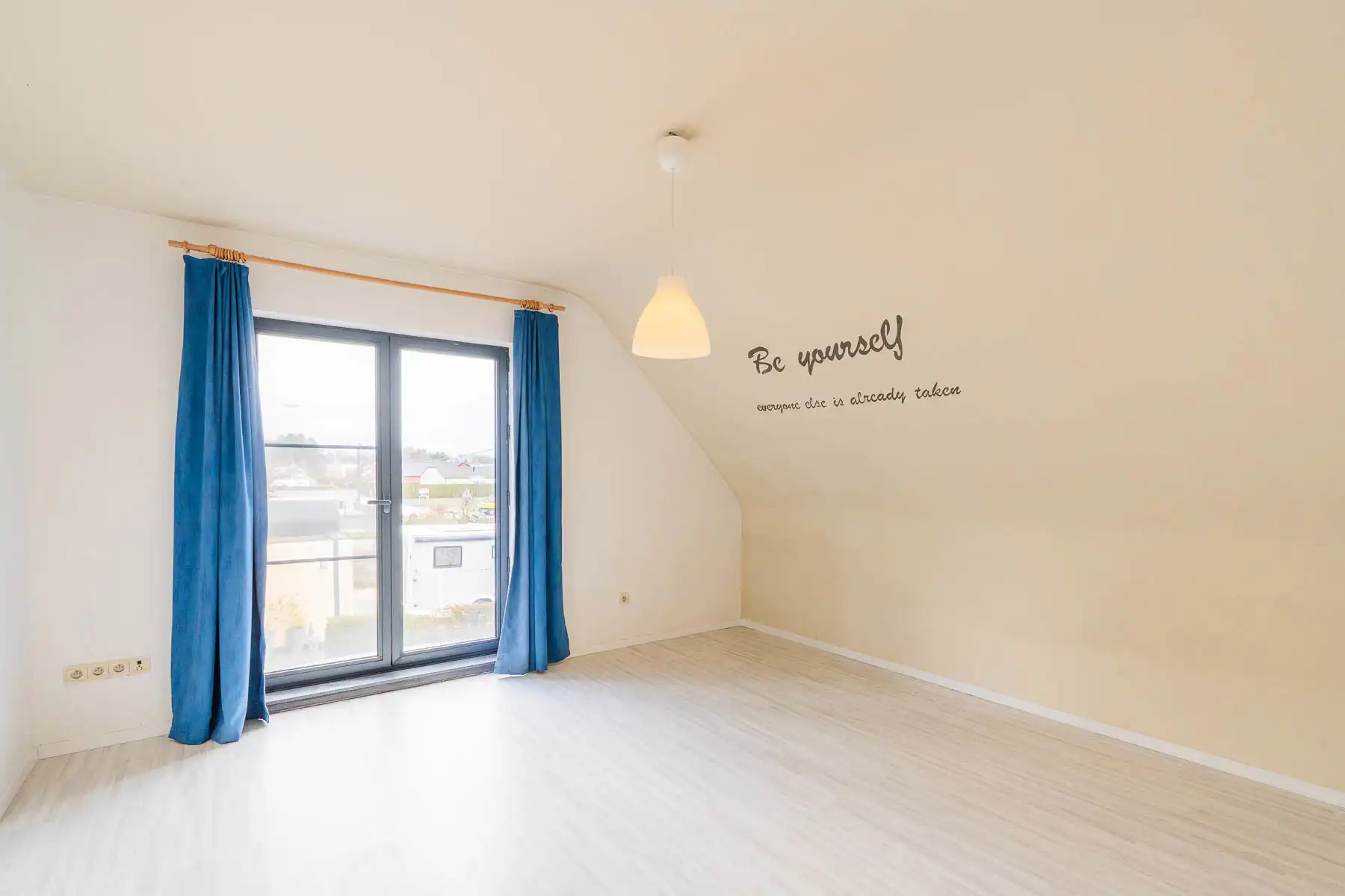 Ruime en moderne open bebouwing met prachtige tuin foto 24