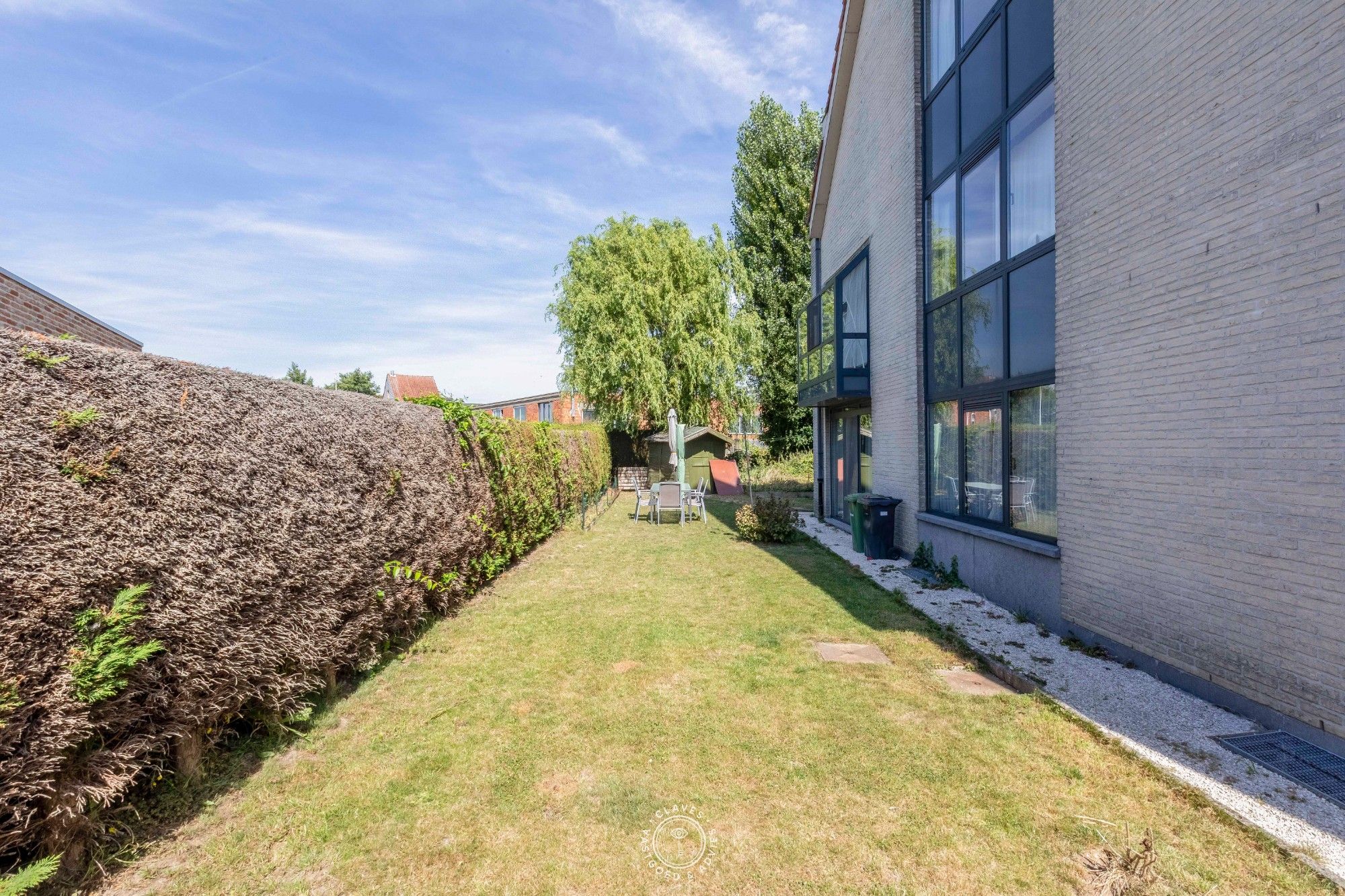 Ruim gelijkvloers appartement met tuin foto 2