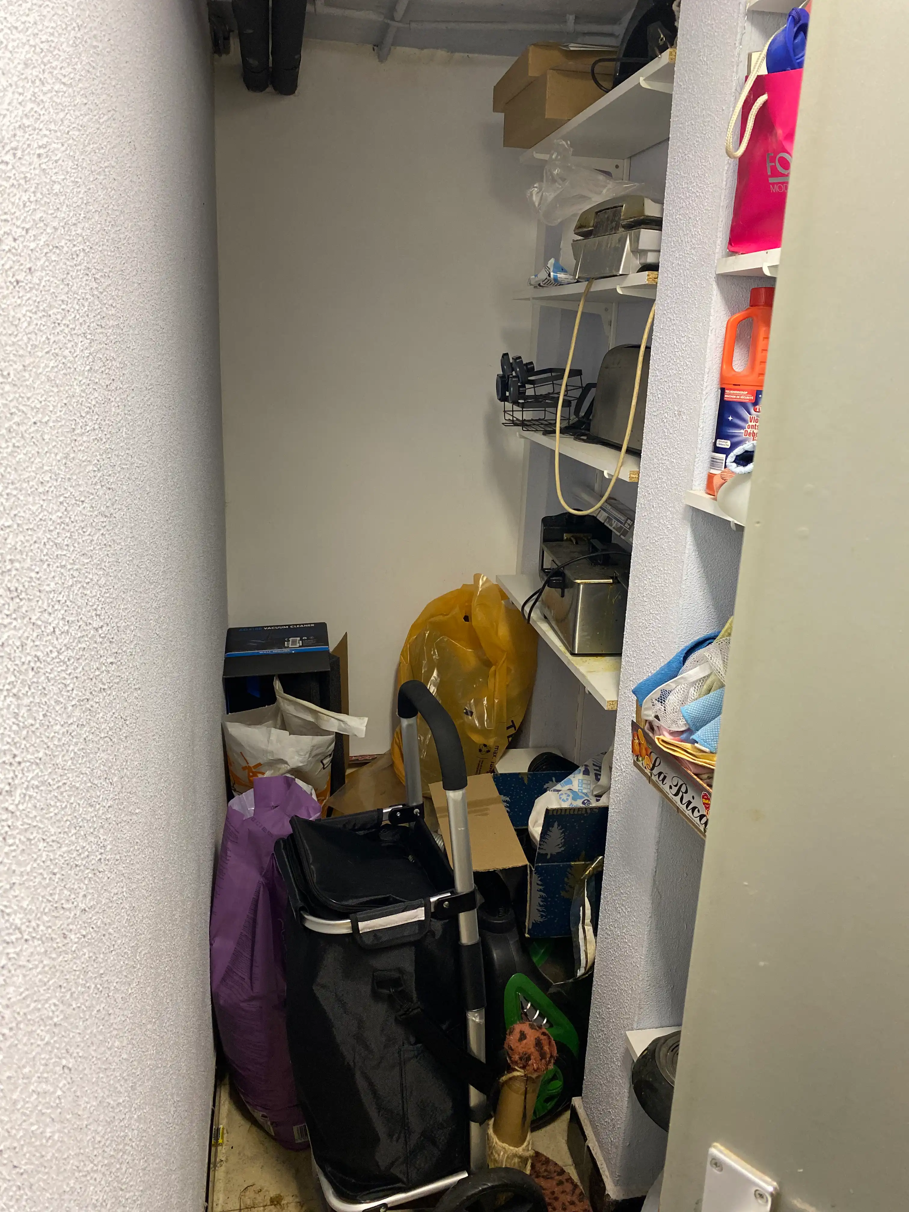 Genk, Nieuwe Kuilenweg 57A bus 1 - Sousterrain- appartement met 1 slaapkamer,  terras, en 2 autostaanplaatsen. foto 11