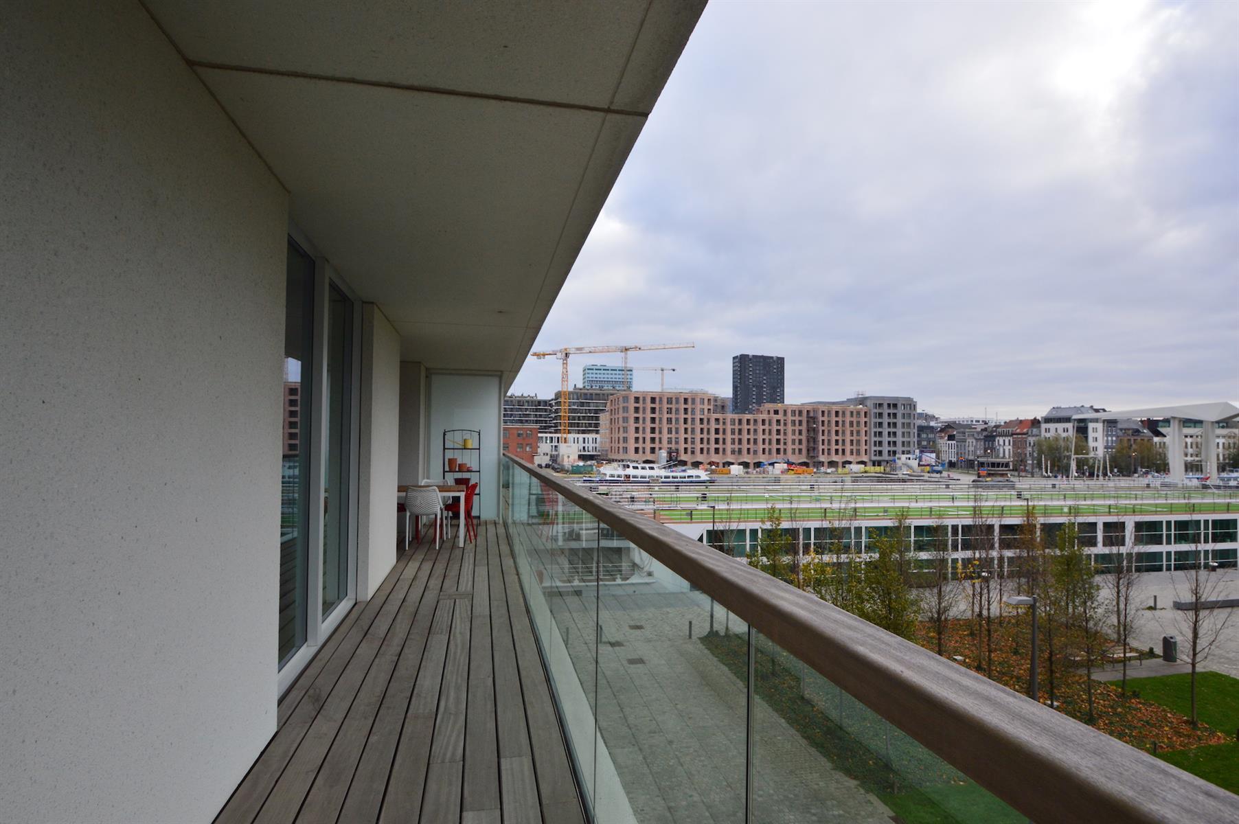 ANTWERPEN - 2 slaapkamer appartement met ruime terrassen foto 9