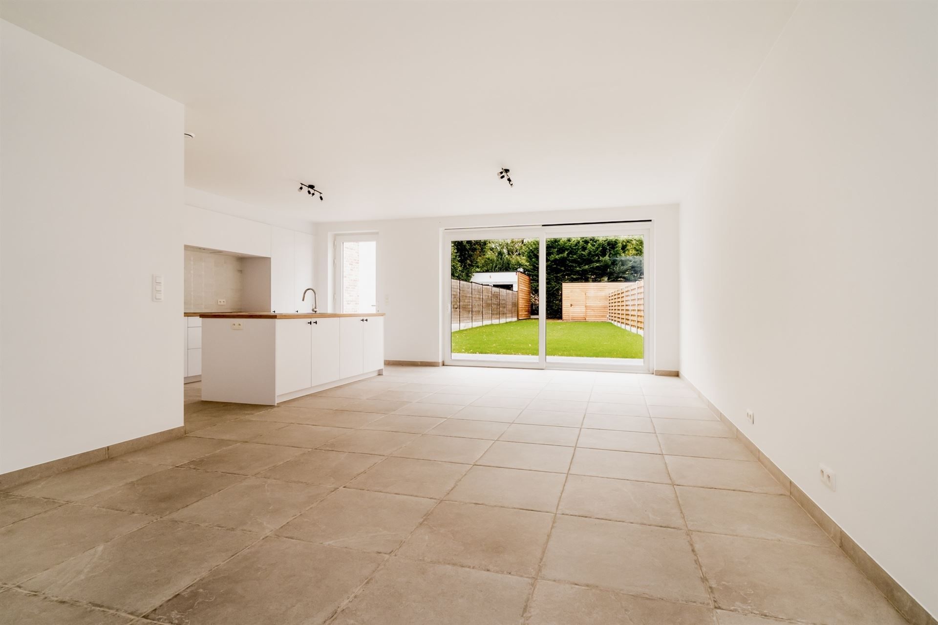 Moderne nieuwbouwwoning met 4 slpkm, tuin en garage  foto 2