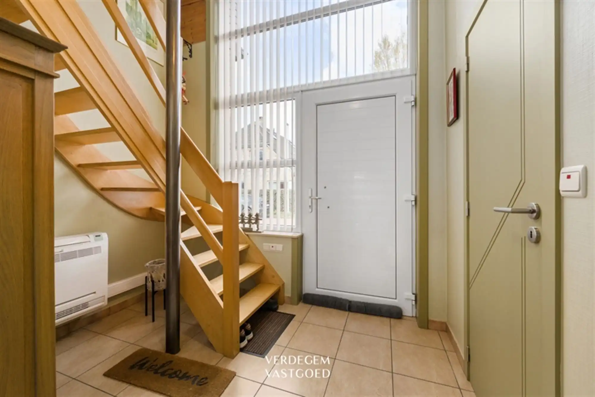 Instapklare woning in rustige buurt met 3 slaapkamers, garage en tuin foto 2