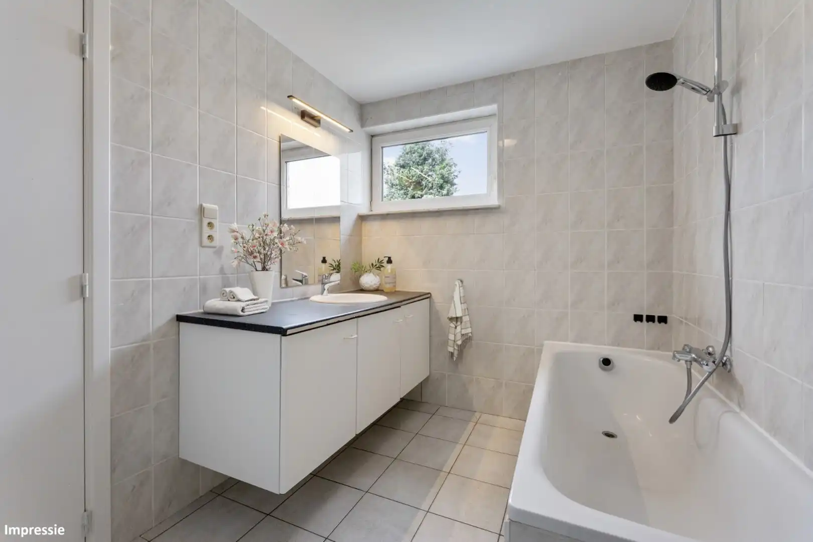 Uitstekend gelegen, betaalbaar en lichtrijk appartement te Lummen foto 6