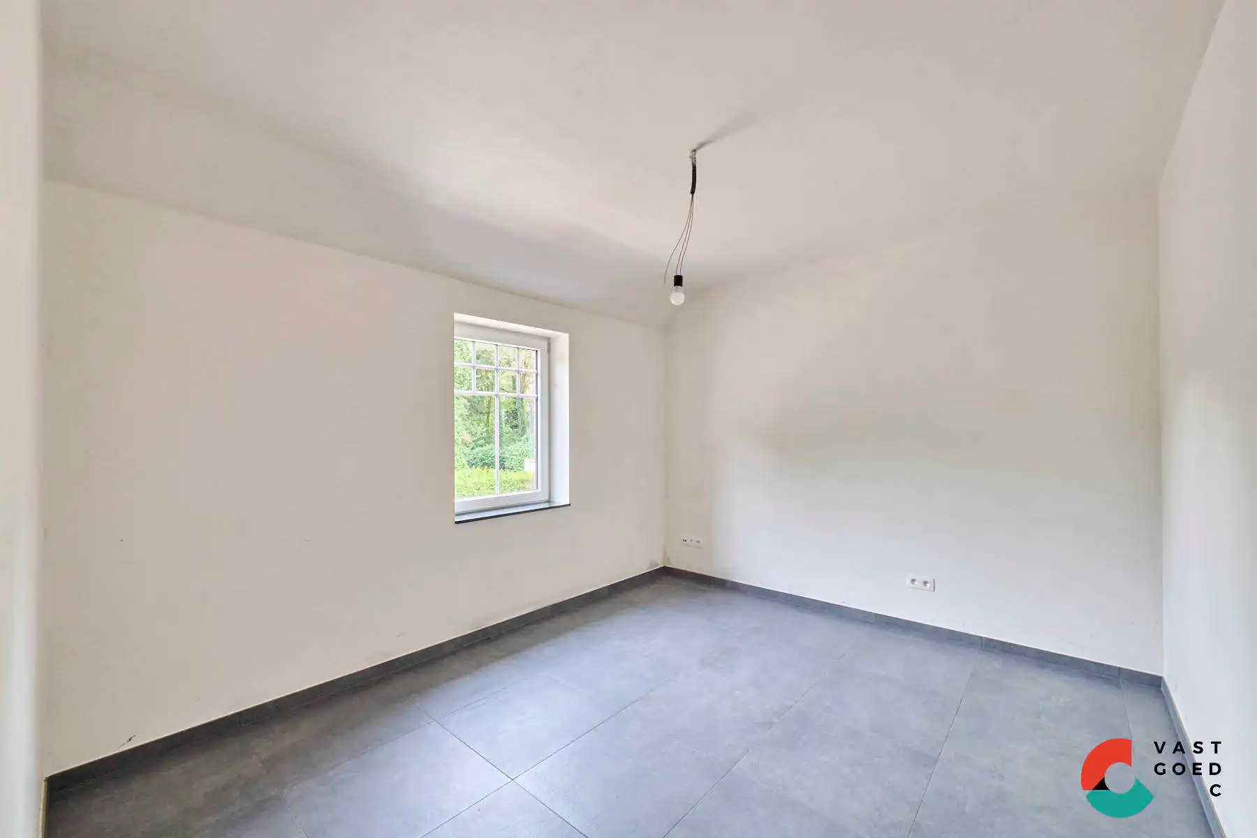 Nieuwbouwwoning in pastorijstijl met aangelegde tuin foto 6