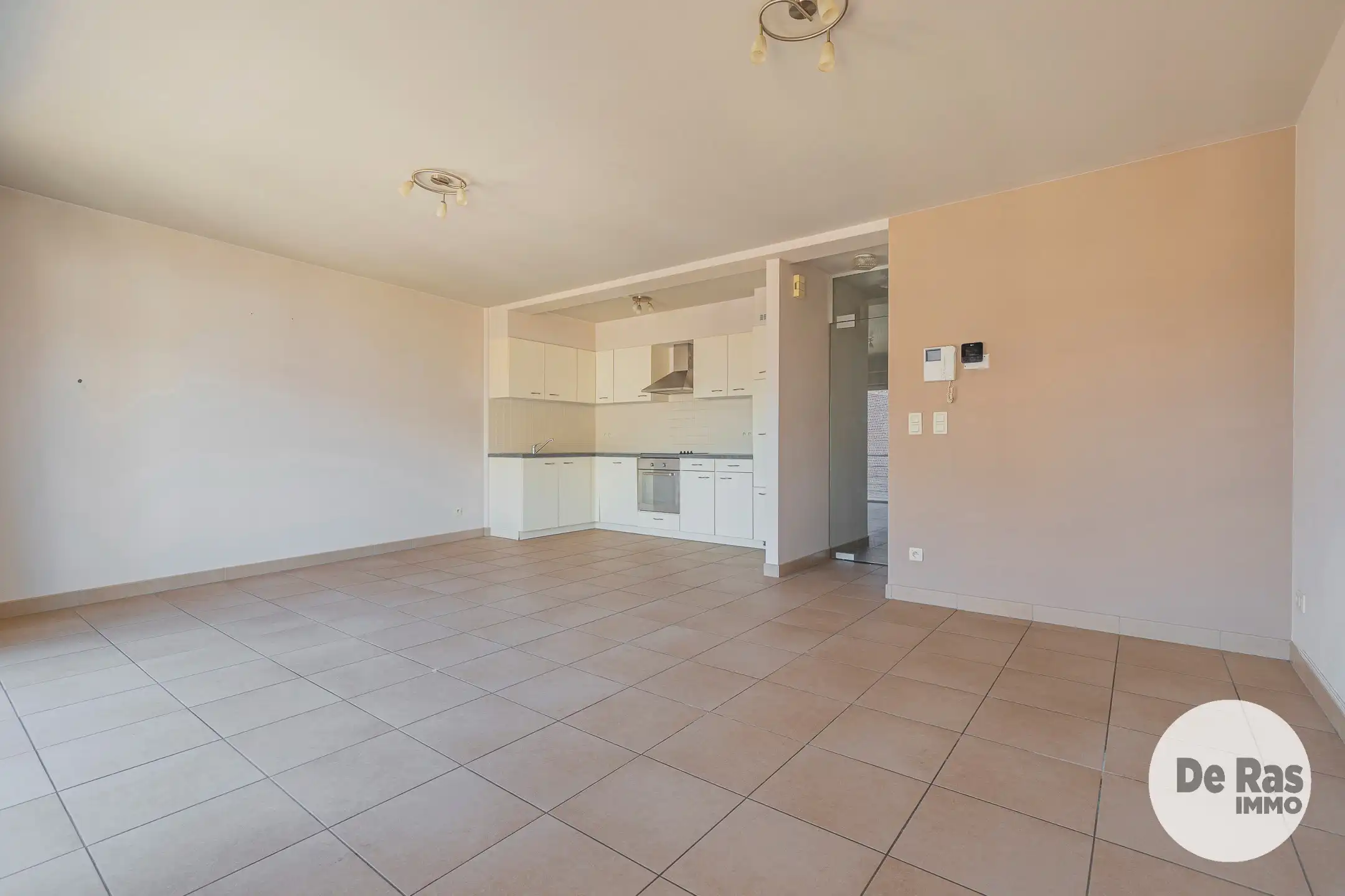 LEDE - Ruim en instapklaar appartement aan de markt van Lede foto 6