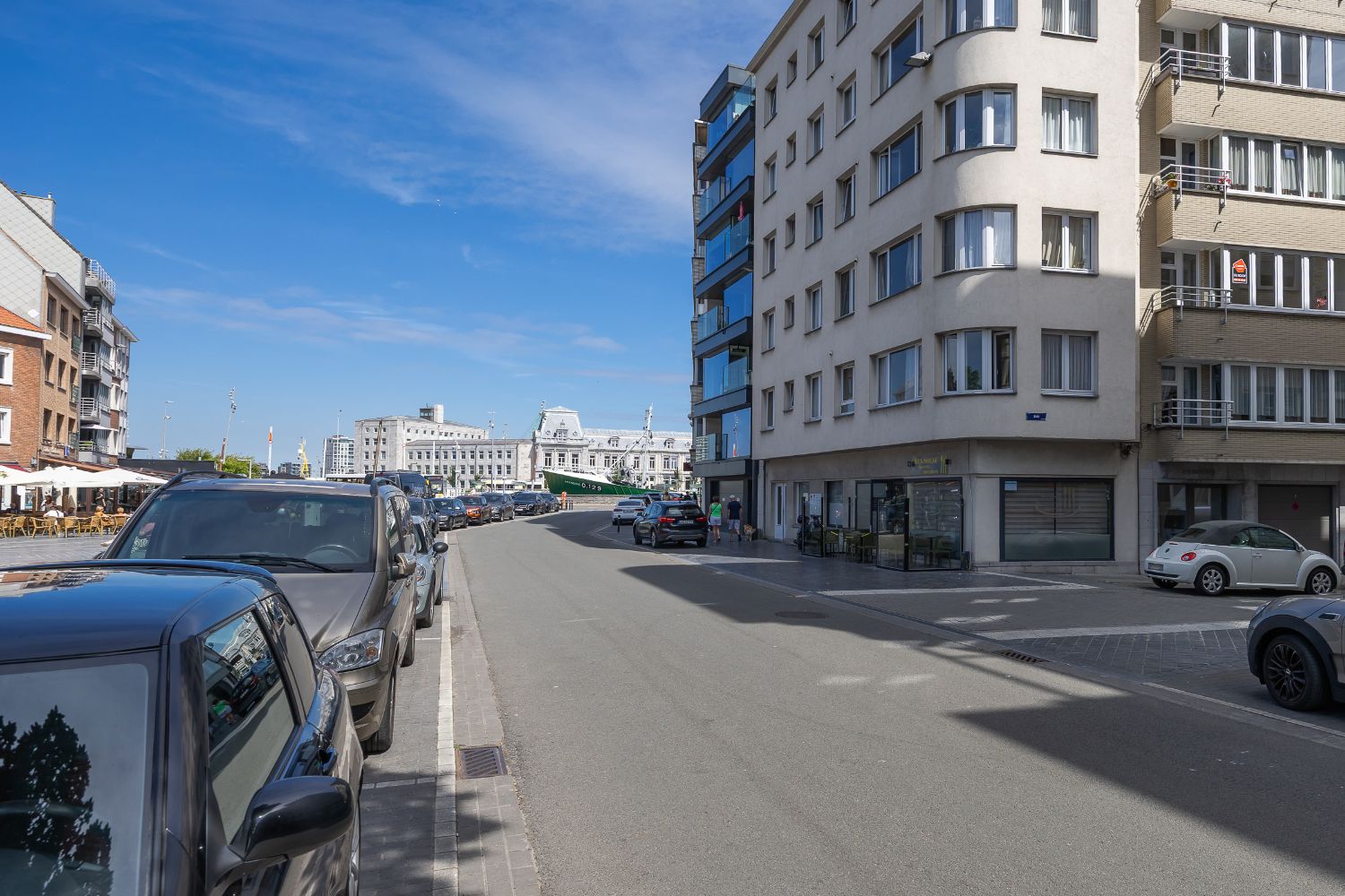 Gerenoveerd twee slaapkamer appartement in centrum Oostende foto 27