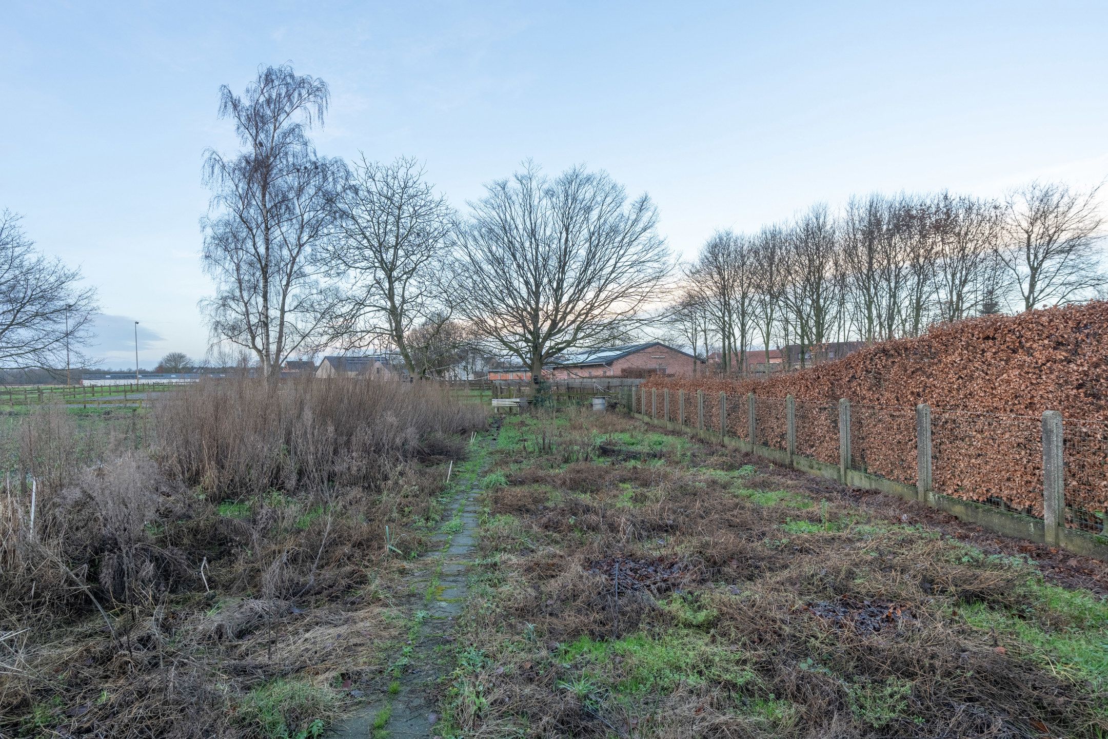 Bouwgrond op mooi perceel van 720 m² op het westen foto 5