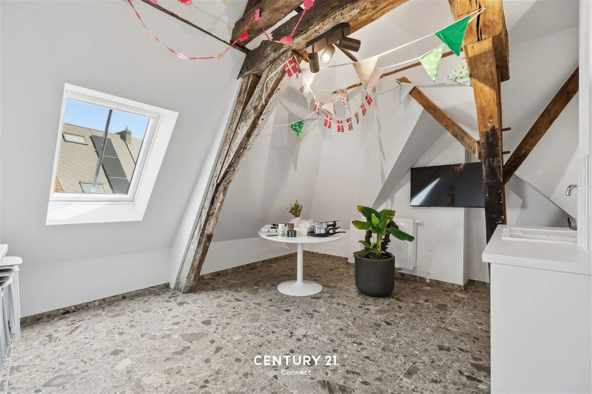 **Aandelenoverdracht** - Handelsgelijkvloers + 13 entiteiten foto 4