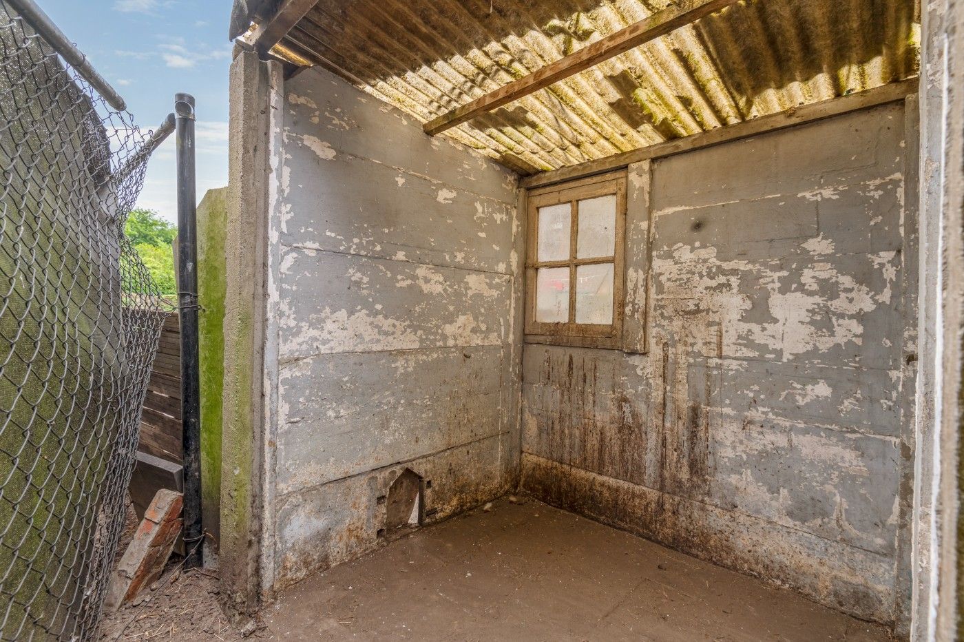 Karaktervolle, te renoveren woning met 4 slpk., garage en tuin foto 23