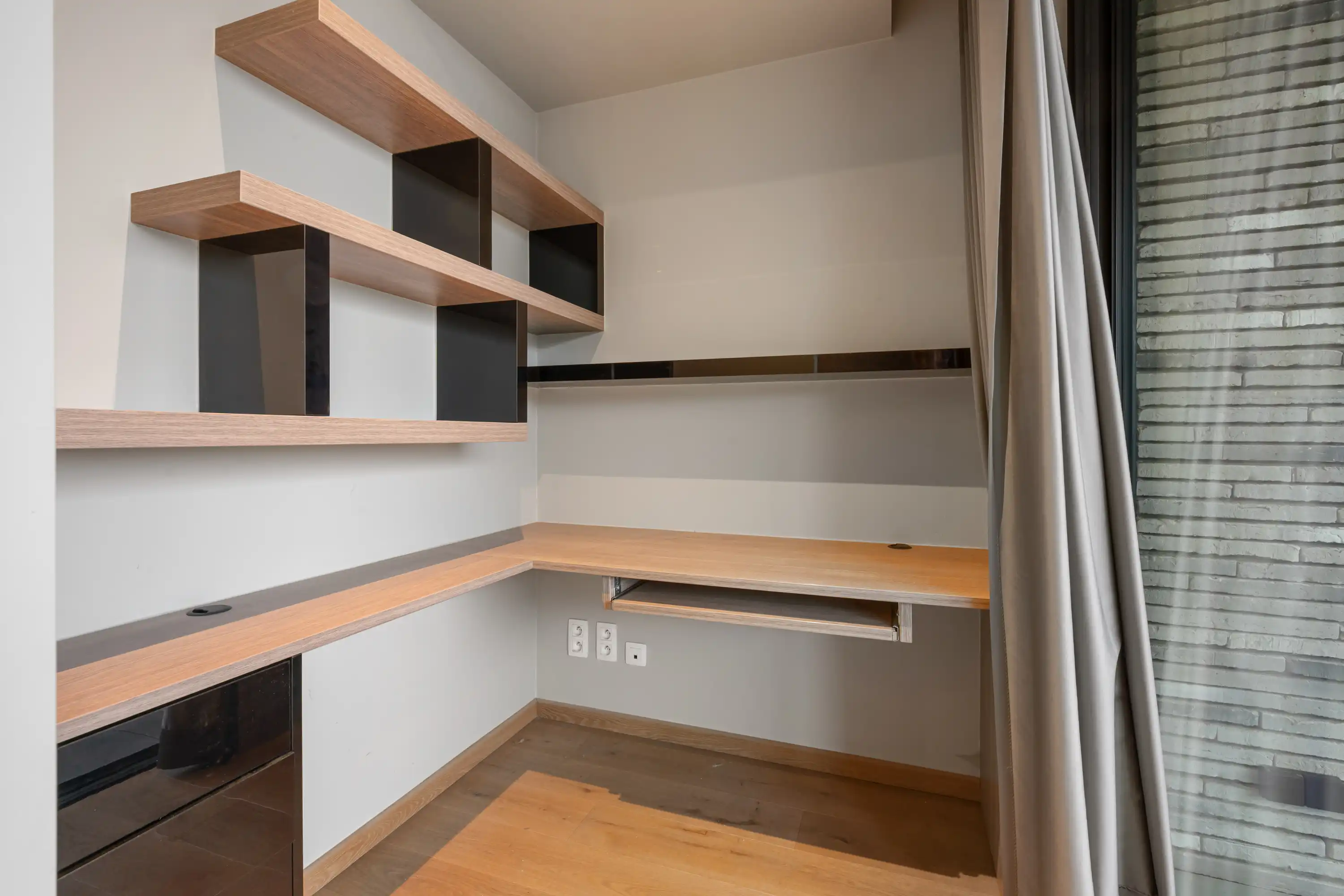 Luxueus afgewerkt appartement (2 terrassen + parking) foto 13