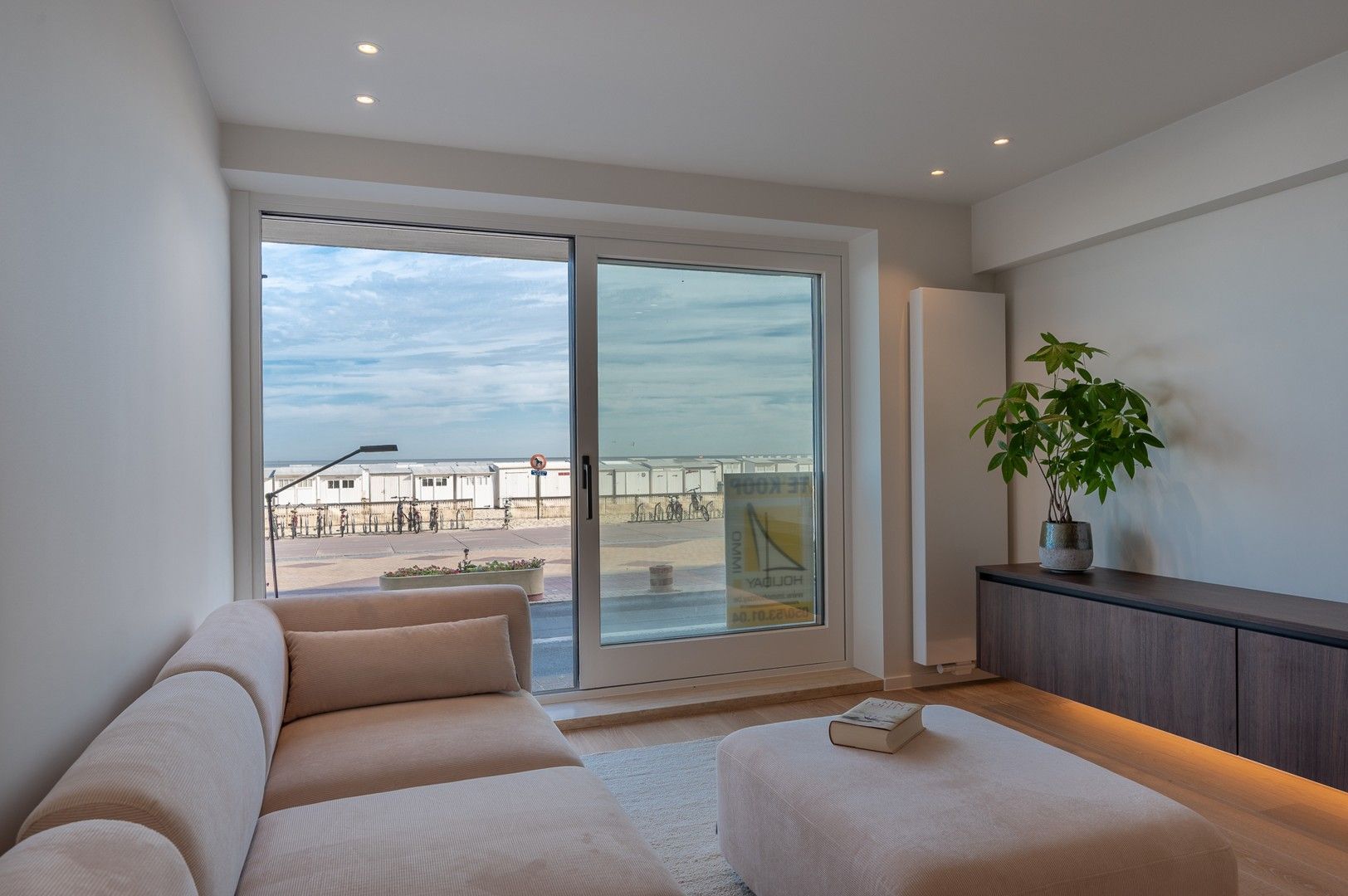 Volledig gerenoveerd appartement met zonnig terras, 2 slaapkamers en zwembad foto 7