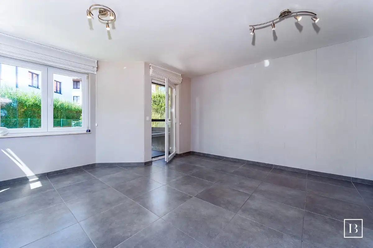 Lichtrijk tuinappartement met 1 slaapkamer foto 4
