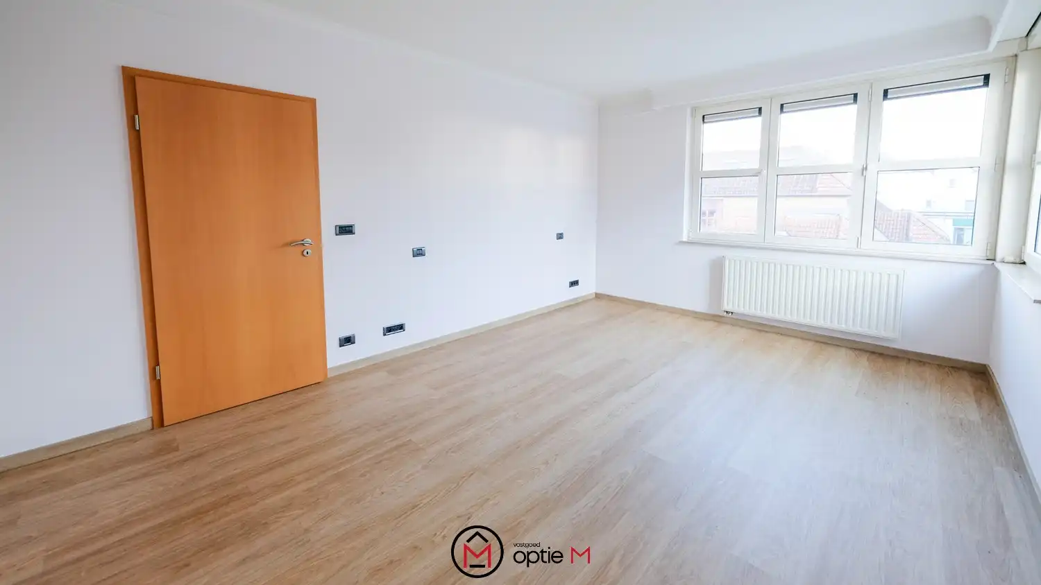 Bedrijfspand met woonst te huur – ruime hal, werkplaats en appartement met 3 slaapkamers foto 25