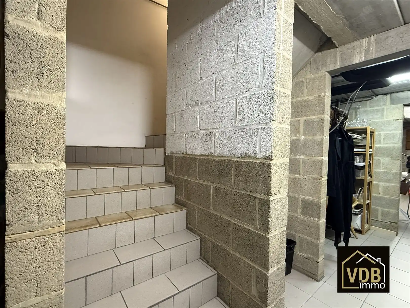 Instapklare halfopen bebouwing met 3 slaapkamers foto 90