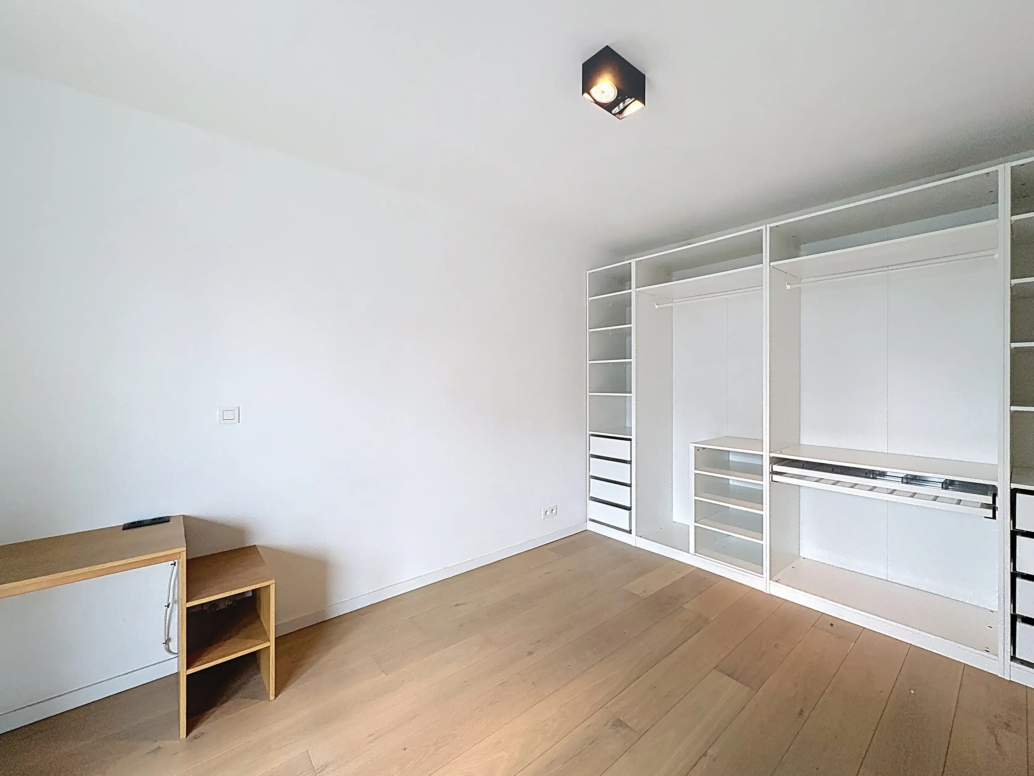 Recent 1-slpk appartement met kanaalzicht + parking, Brussel foto 6