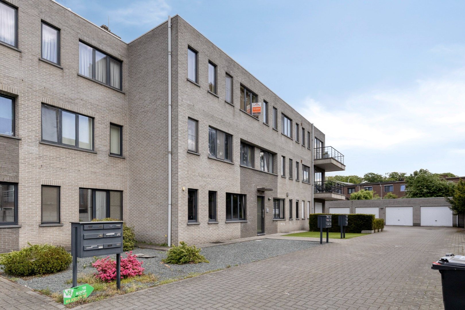 2-slpk appartement met terras en garagebox foto {{pictureIndex}}