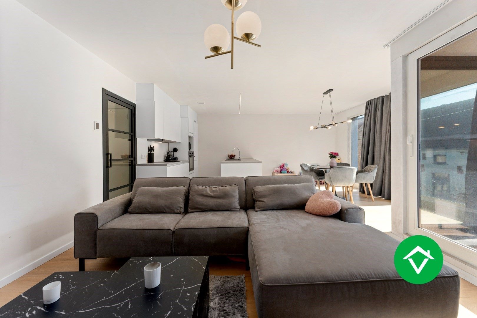 Appartement met autostandplaats te Leke foto 5