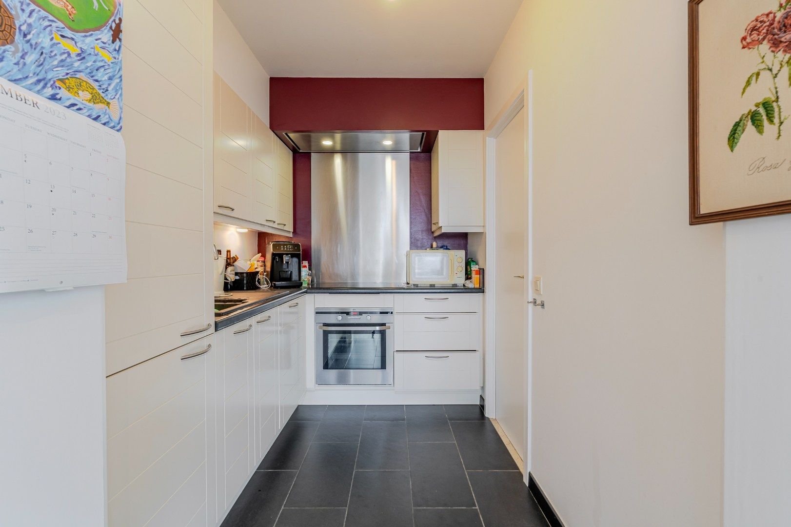 Instapklaar appartement te koop in Oostende met EPC-label B. 93 m², 2 badkamers, terras, streepje zeezicht en onderhoudsvriendelijke vinyl-laminaatvloer. foto 9